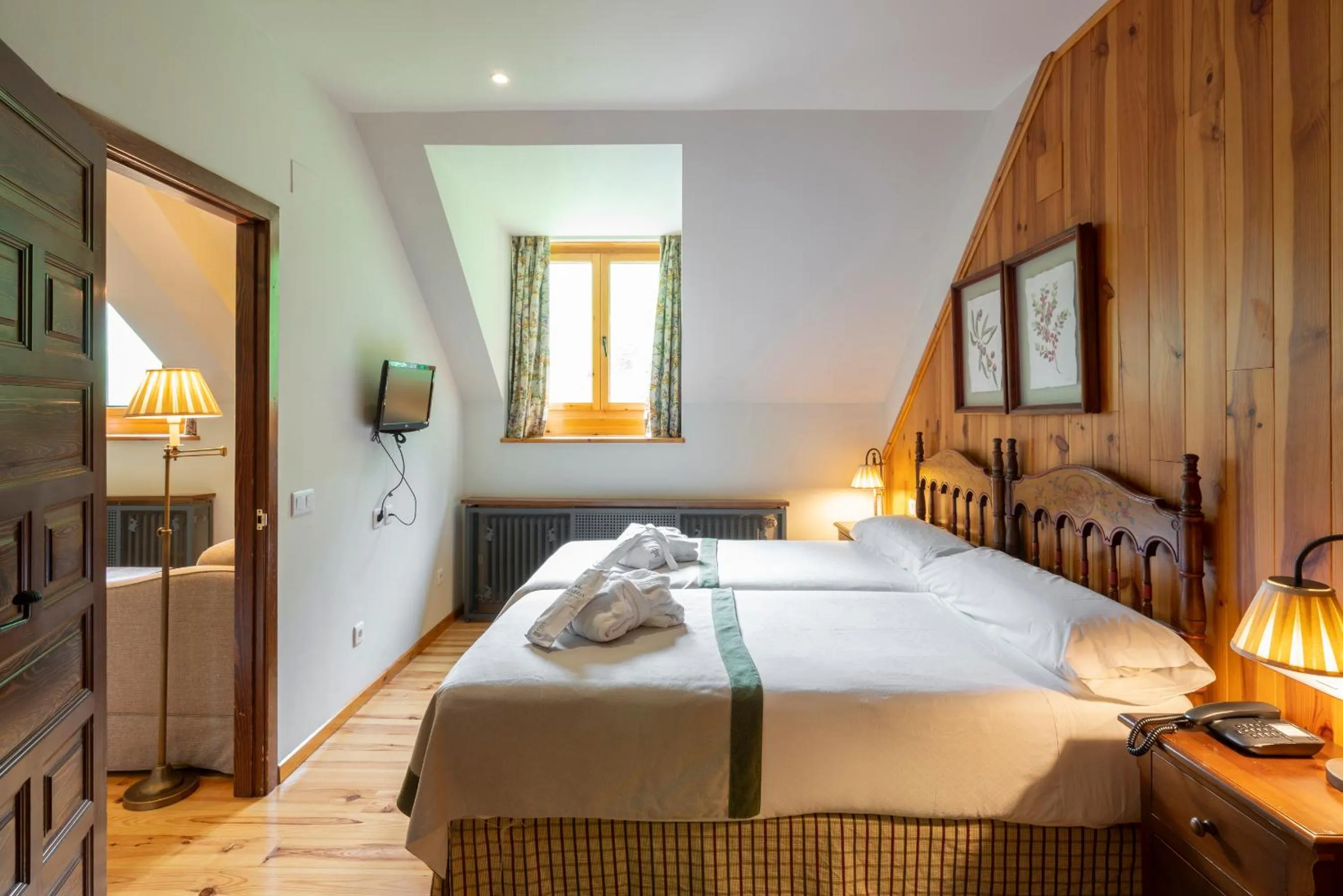 Bedroom, Bed in Parador de Bielsa