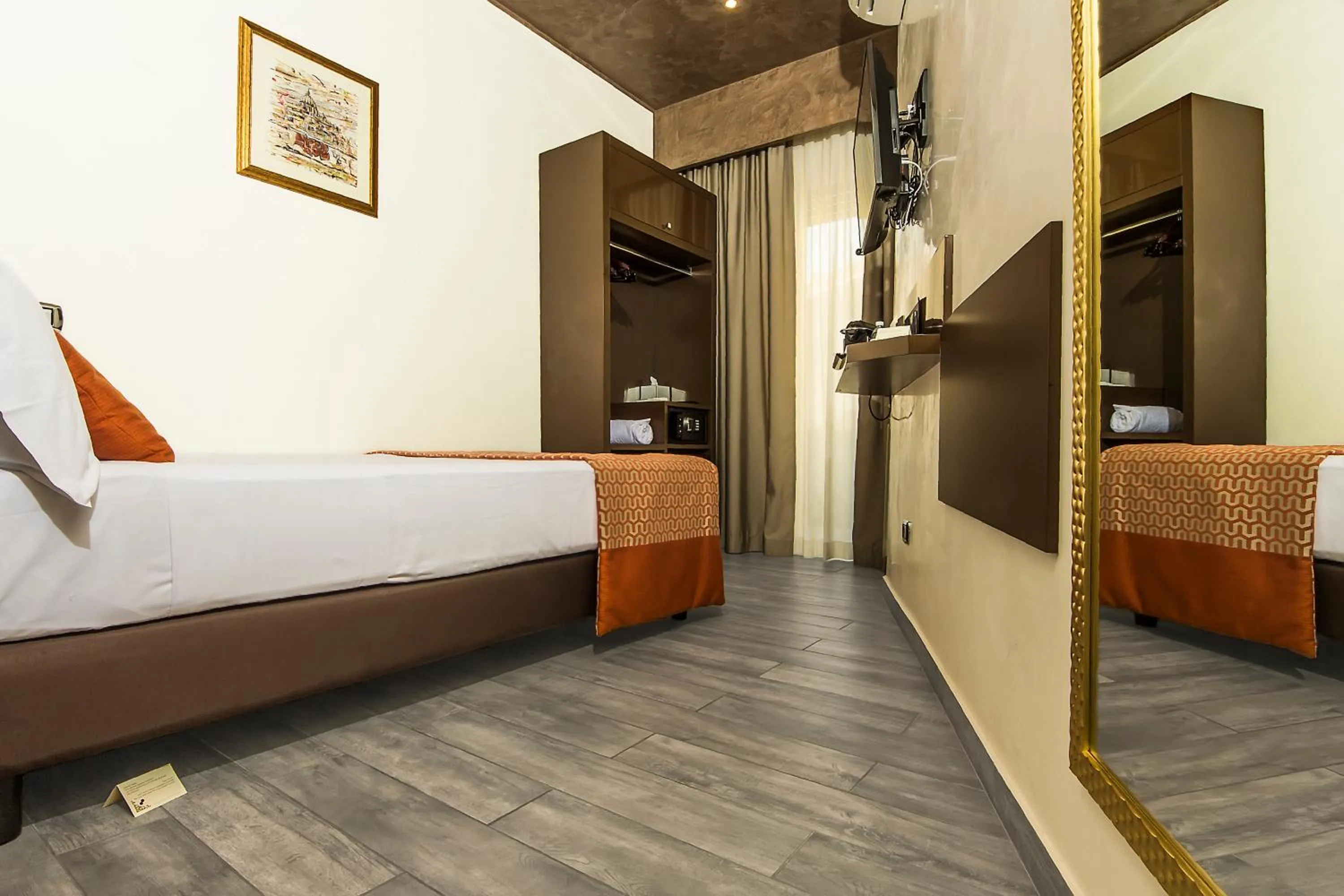 Photo of the whole room, Bed in Vaticano Julia Guest House