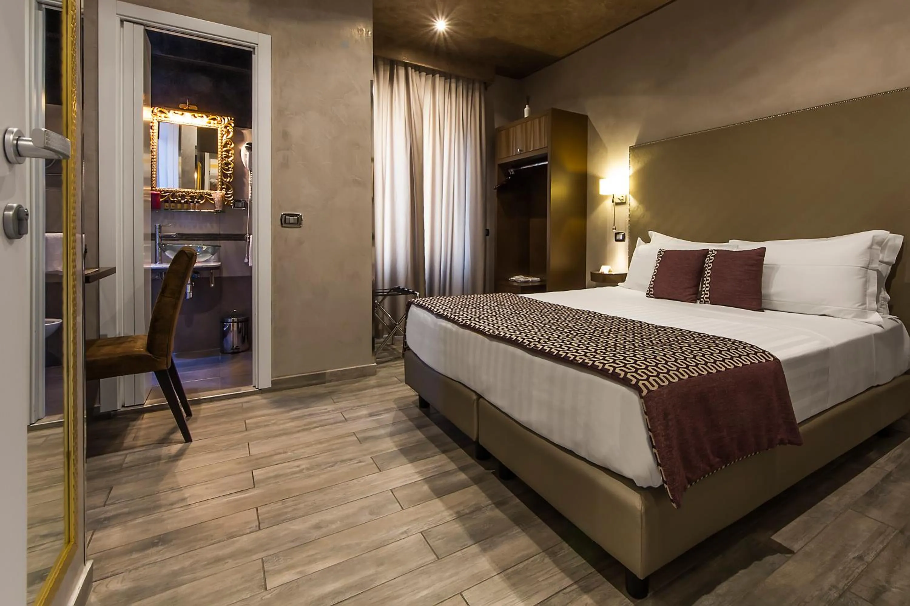 Photo of the whole room, Bed in Vaticano Julia Guest House