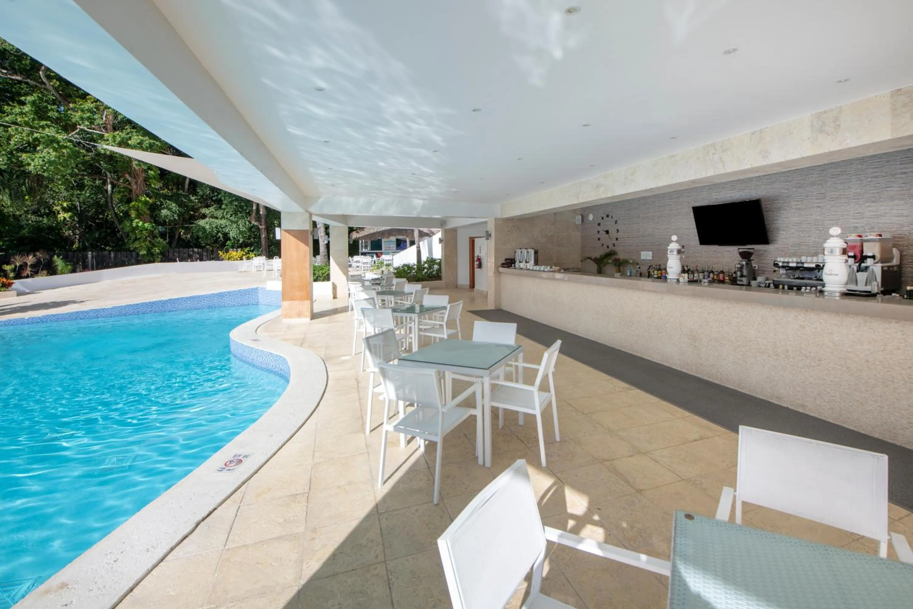 Lounge or bar in Viva Heavens by Wyndham, A Trademark All Inclusive