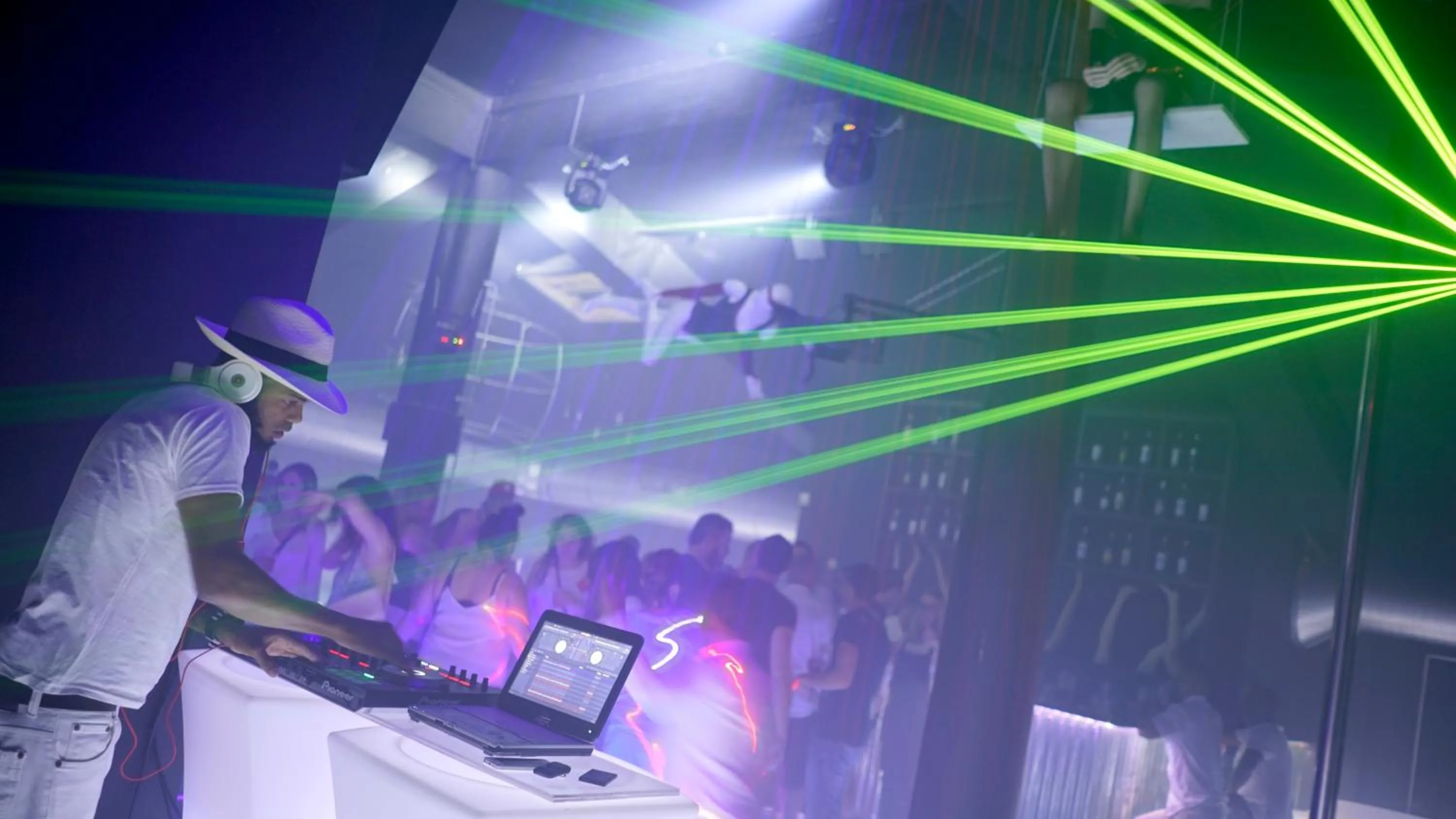 Nightclub / DJ in Viva Heavens by Wyndham, A Trademark All Inclusive