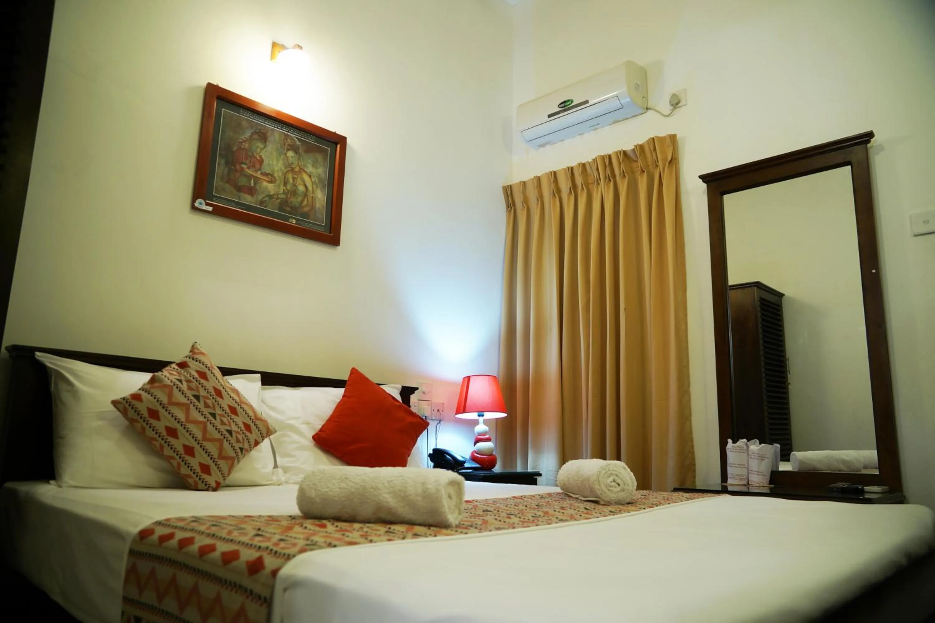 Bedroom, Bed in Kandy Moon Hills Hotel