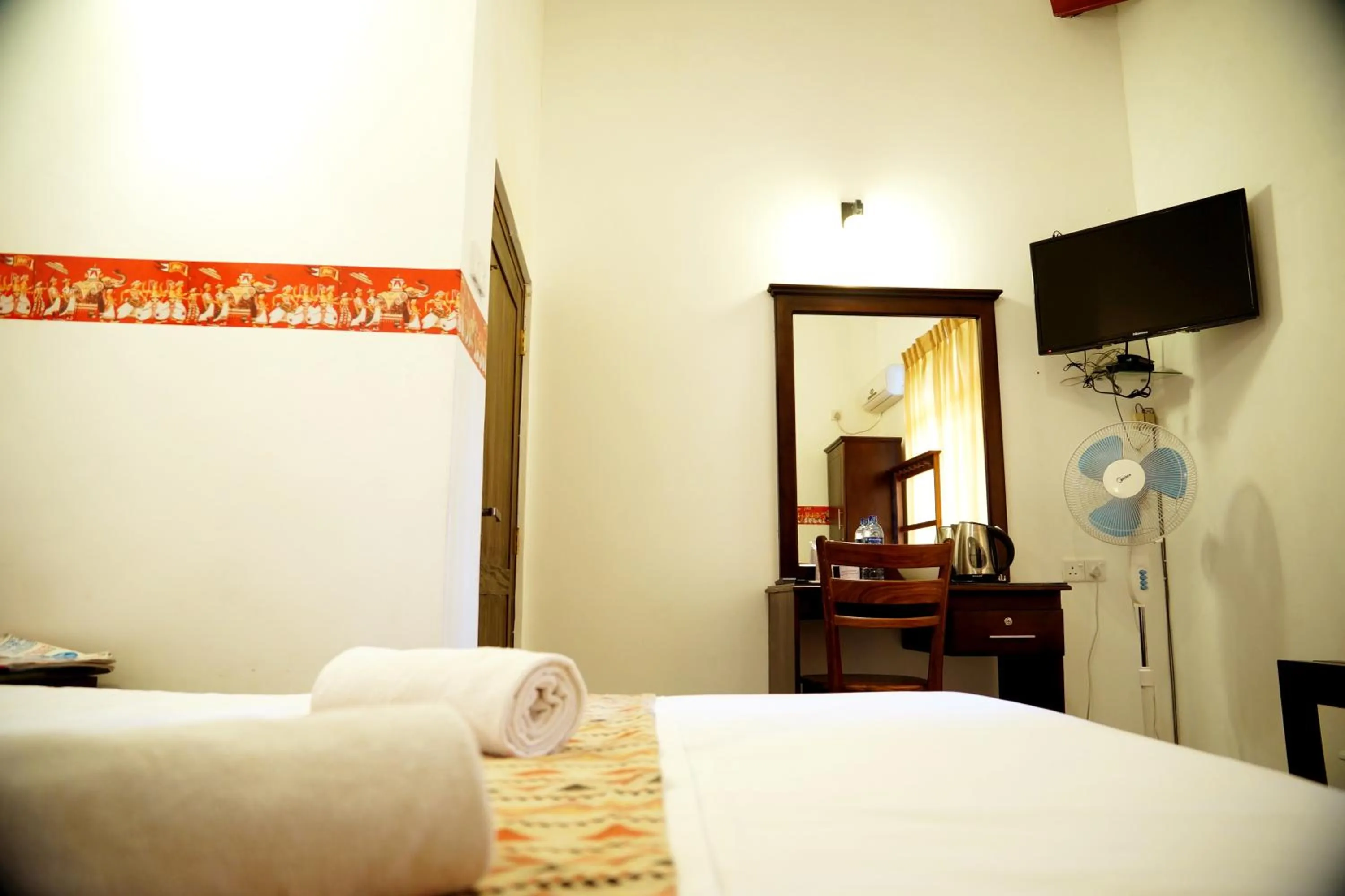 TV and multimedia, Bed in Kandy Moon Hills Hotel
