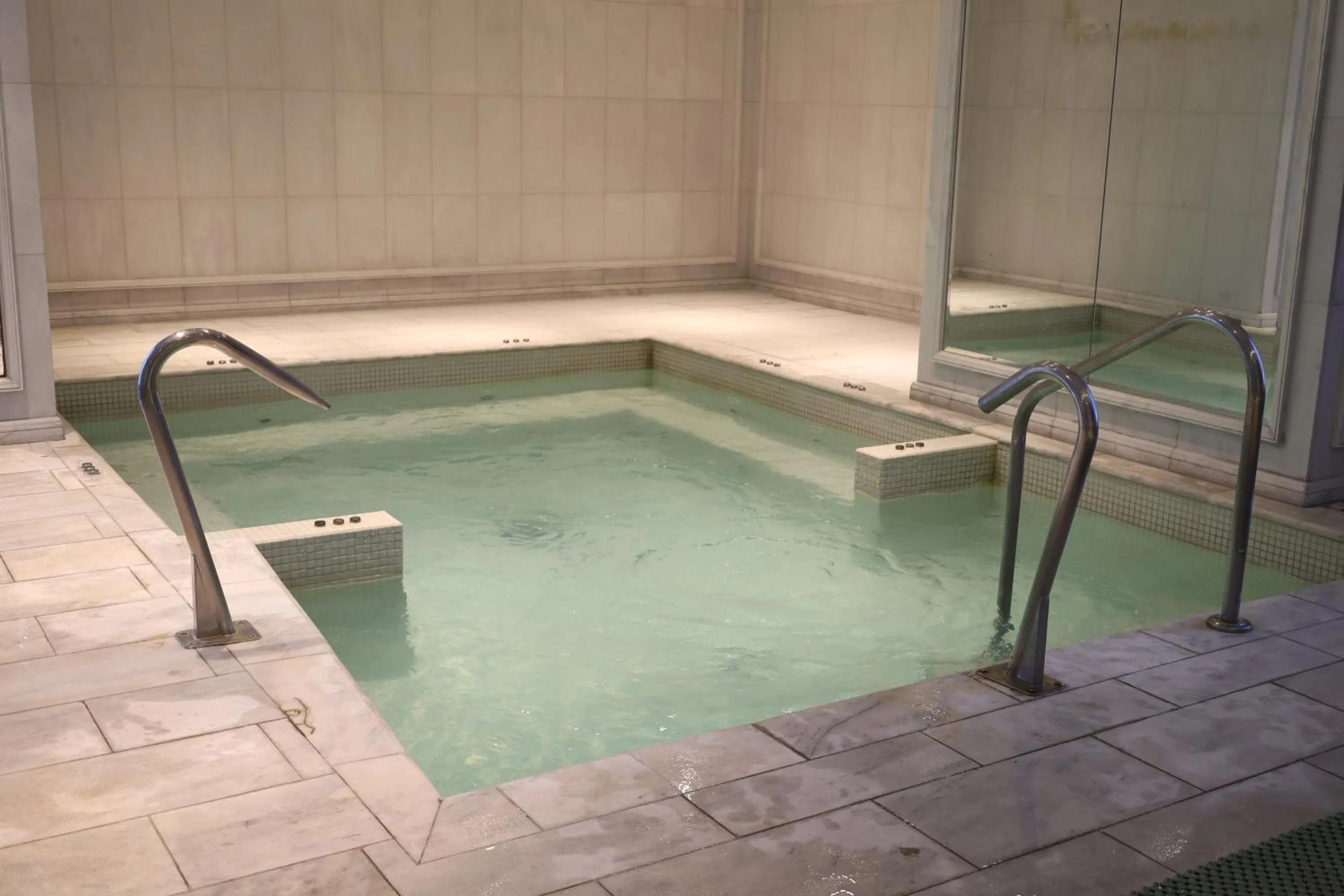 Hot Tub in Westpac Hotel & Suites - Westbay Doha