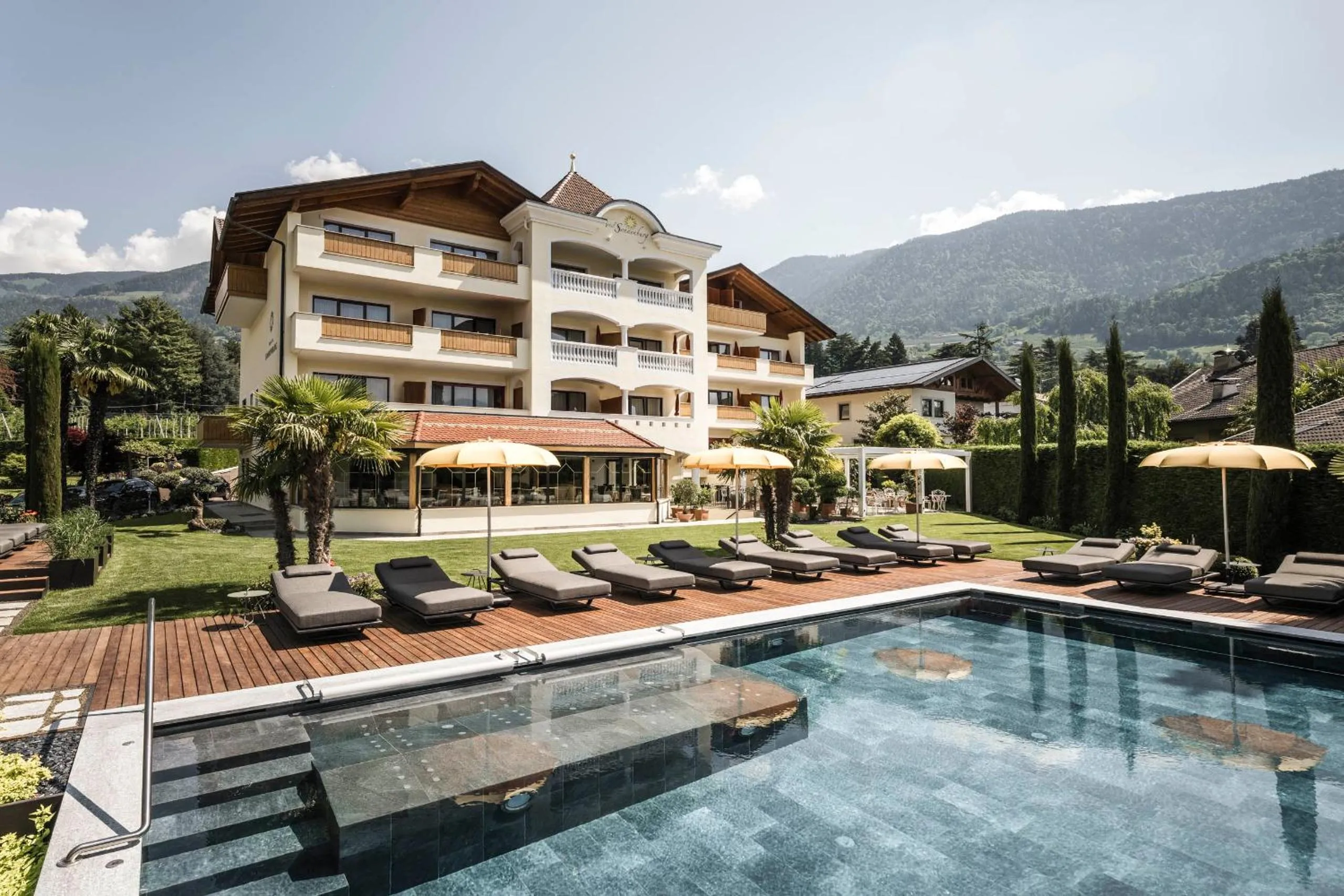 Property building in Hotel Sonnenburg