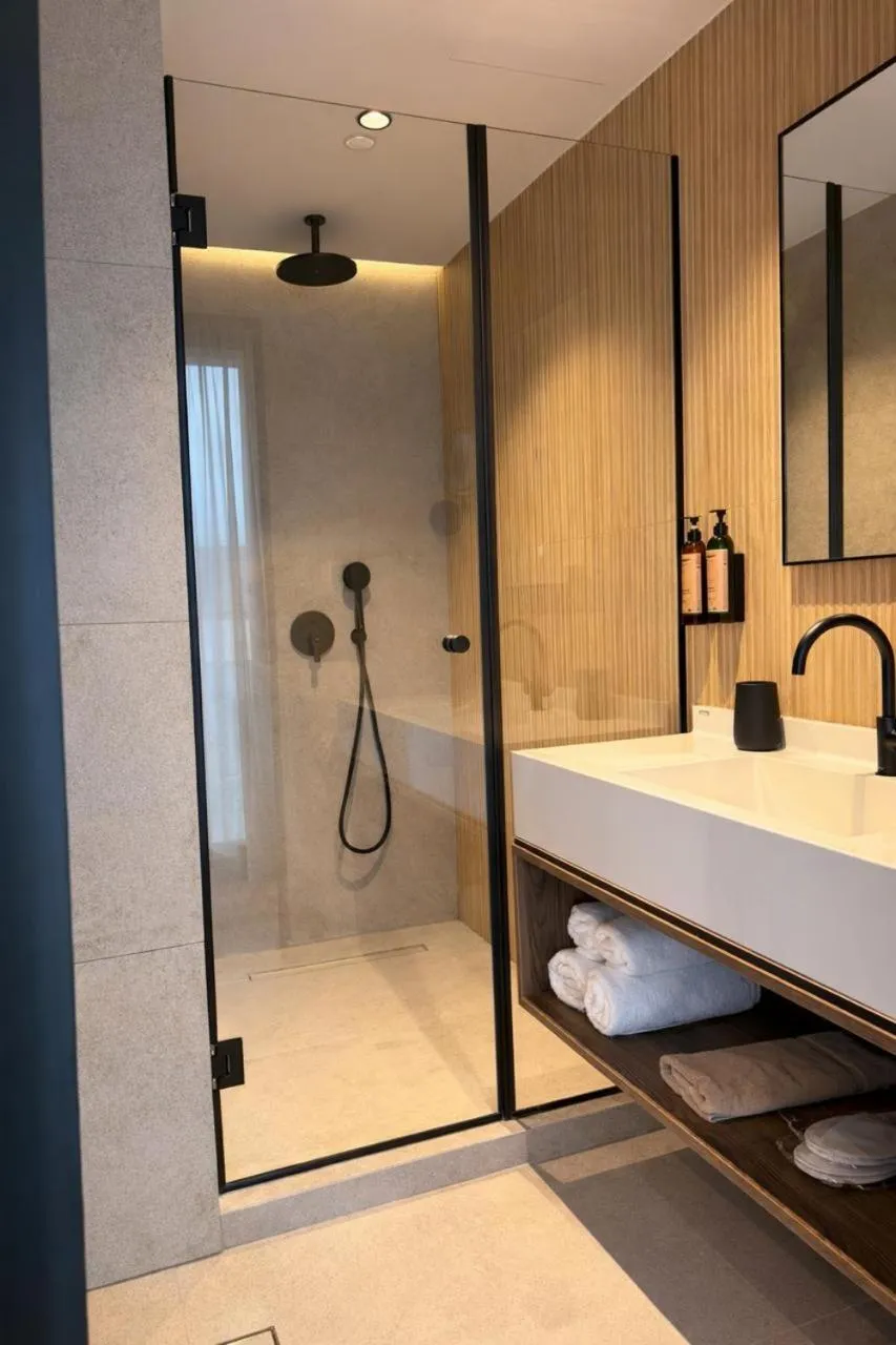 Bath in Acropolis Grid Athens