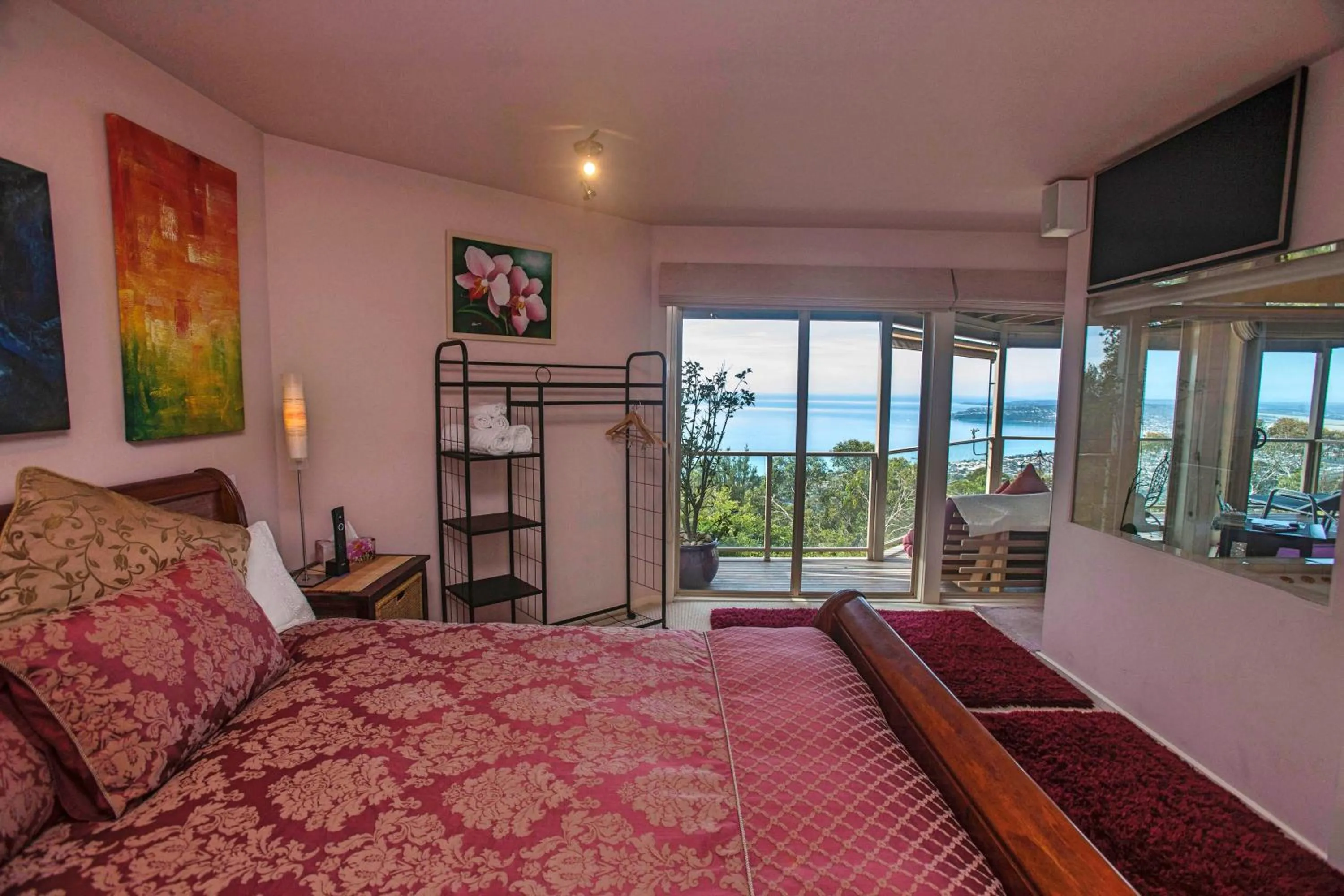 Bedroom, Bed in Summit Views Eagle Nest Apartment