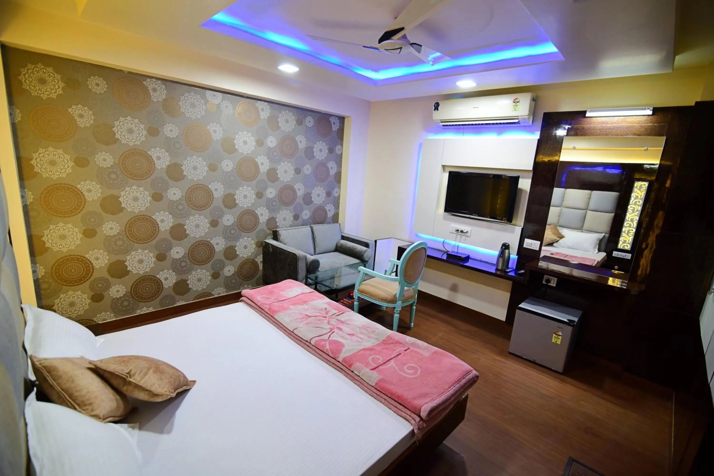 Seating area, TV/Entertainment Center in Hotel Shyampuriya Palace