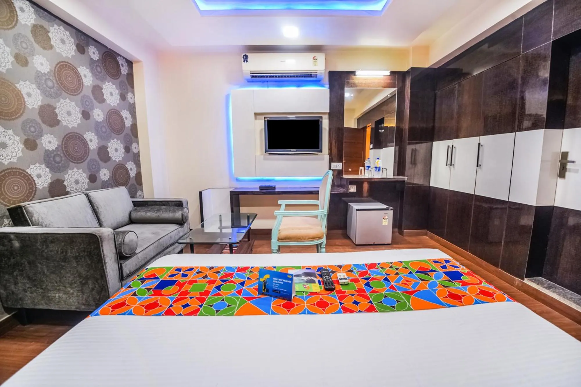 TV and multimedia, TV/Entertainment Center in Hotel Shyampuriya Palace