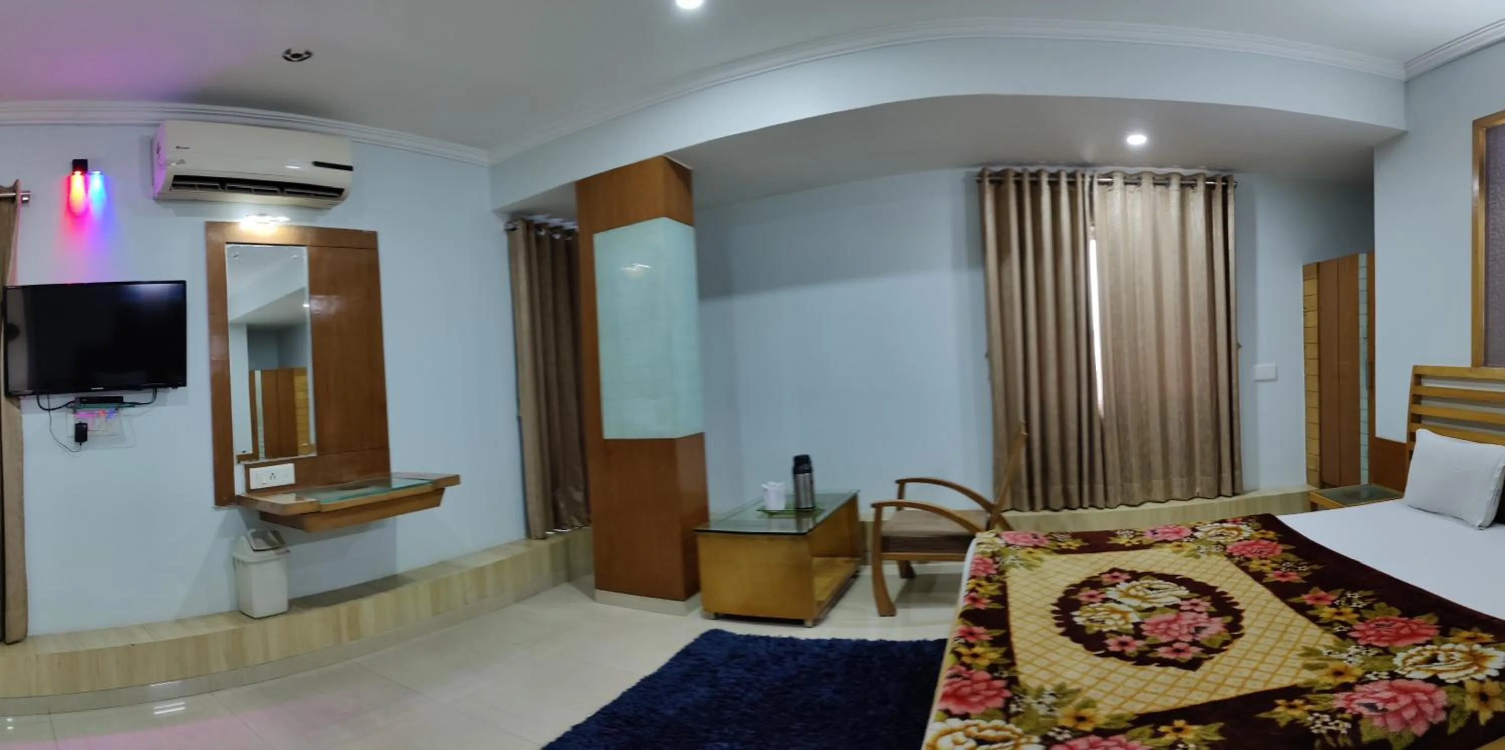 Photo of the whole room, Bed in Hotel Easy Retreat