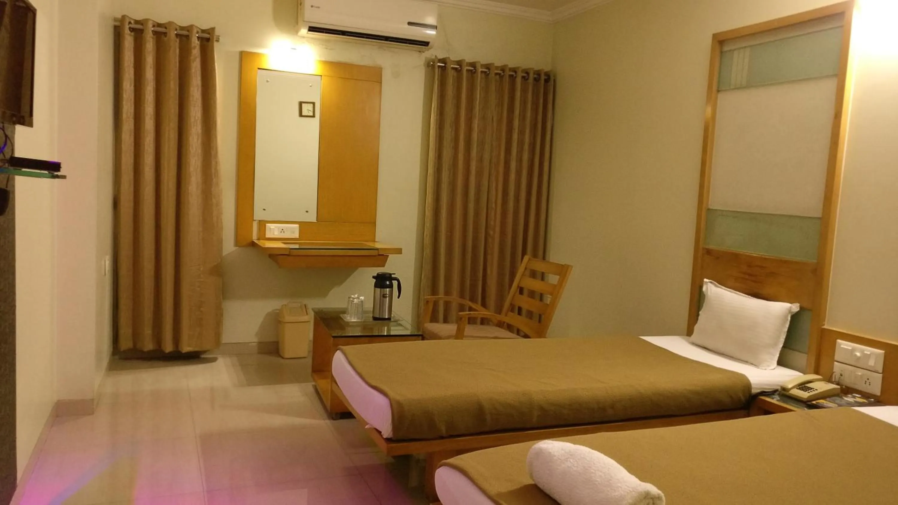 Photo of the whole room, Bed in Hotel Easy Retreat