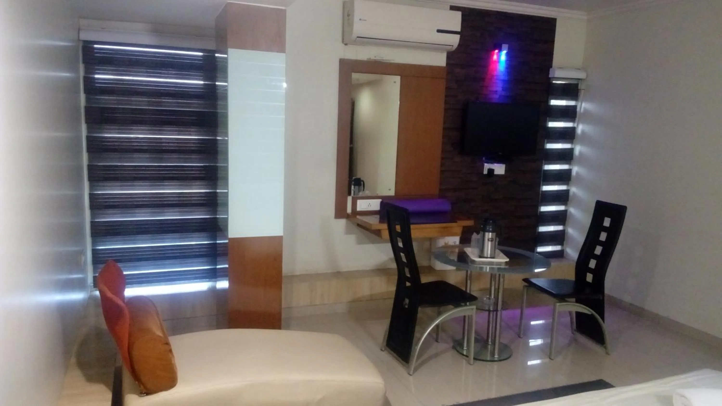 Dining area in Hotel Easy Retreat