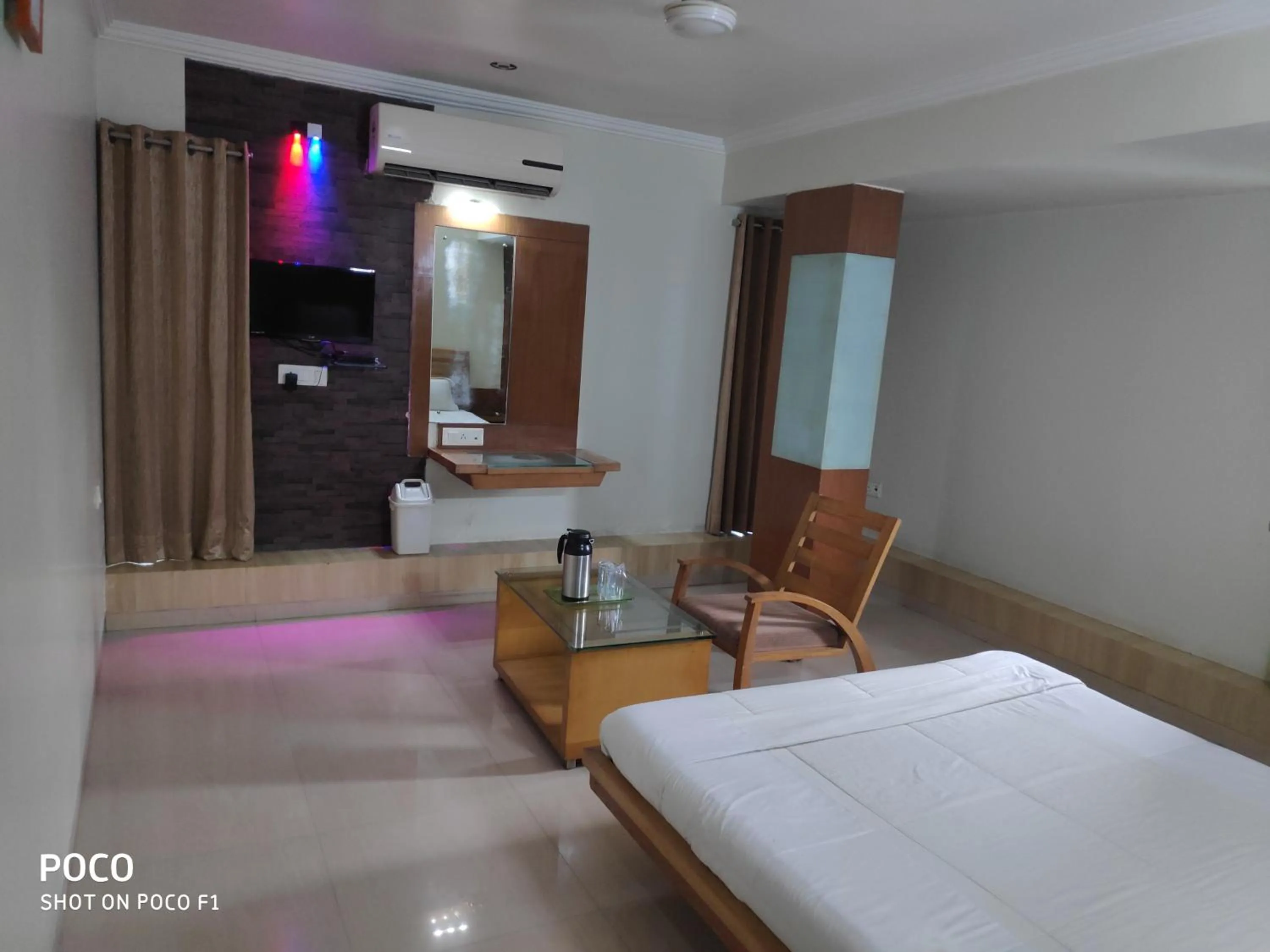 Photo of the whole room, Bed in Hotel Easy Retreat