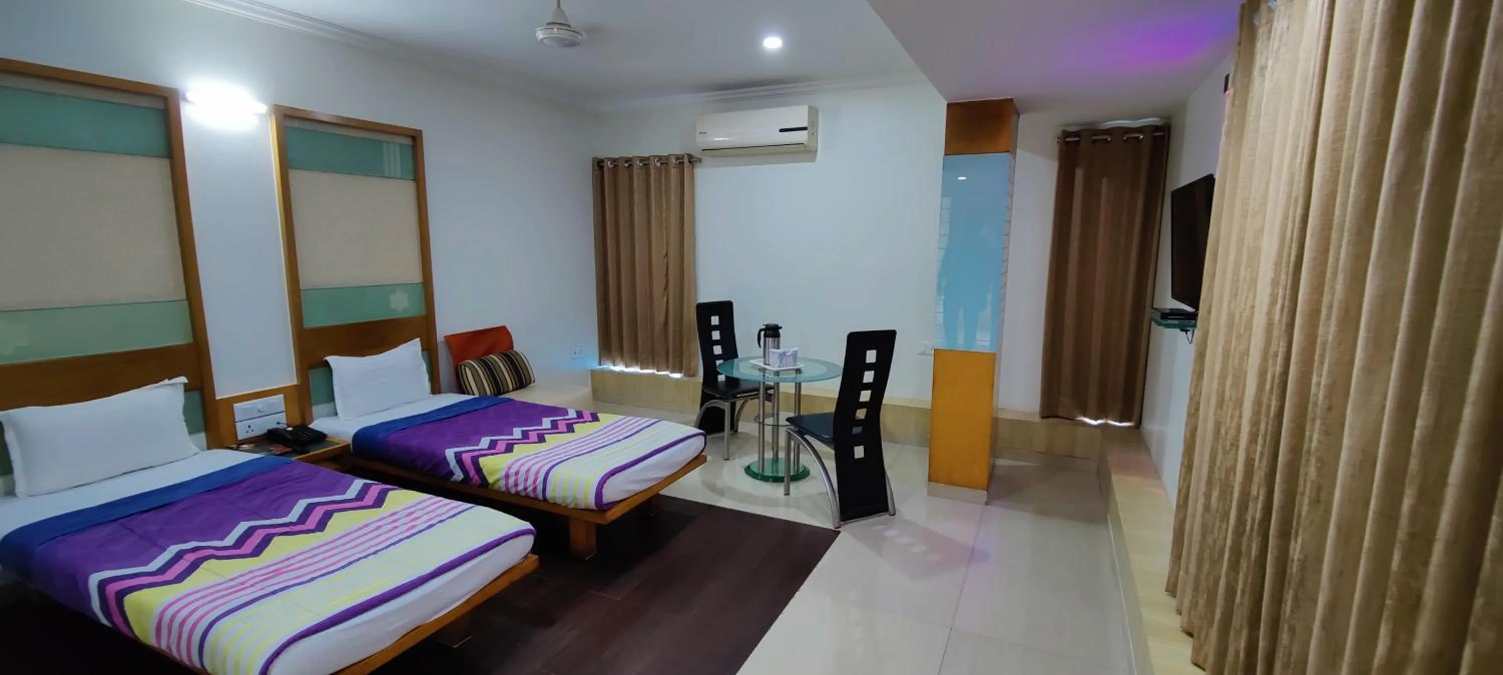 Photo of the whole room, Bed in Hotel Easy Retreat