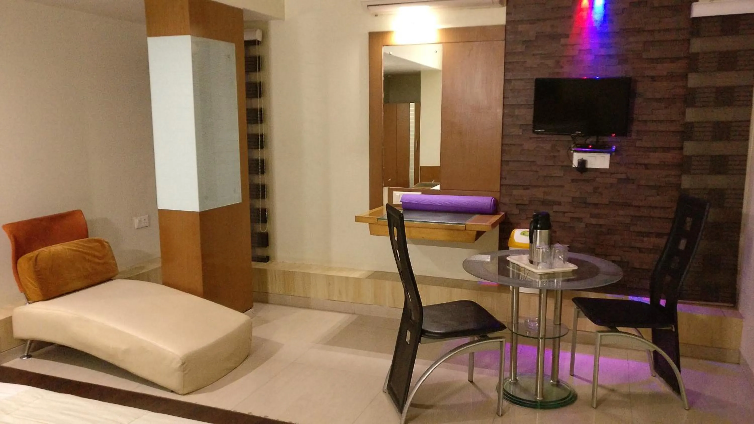 Photo of the whole room in Hotel Easy Retreat