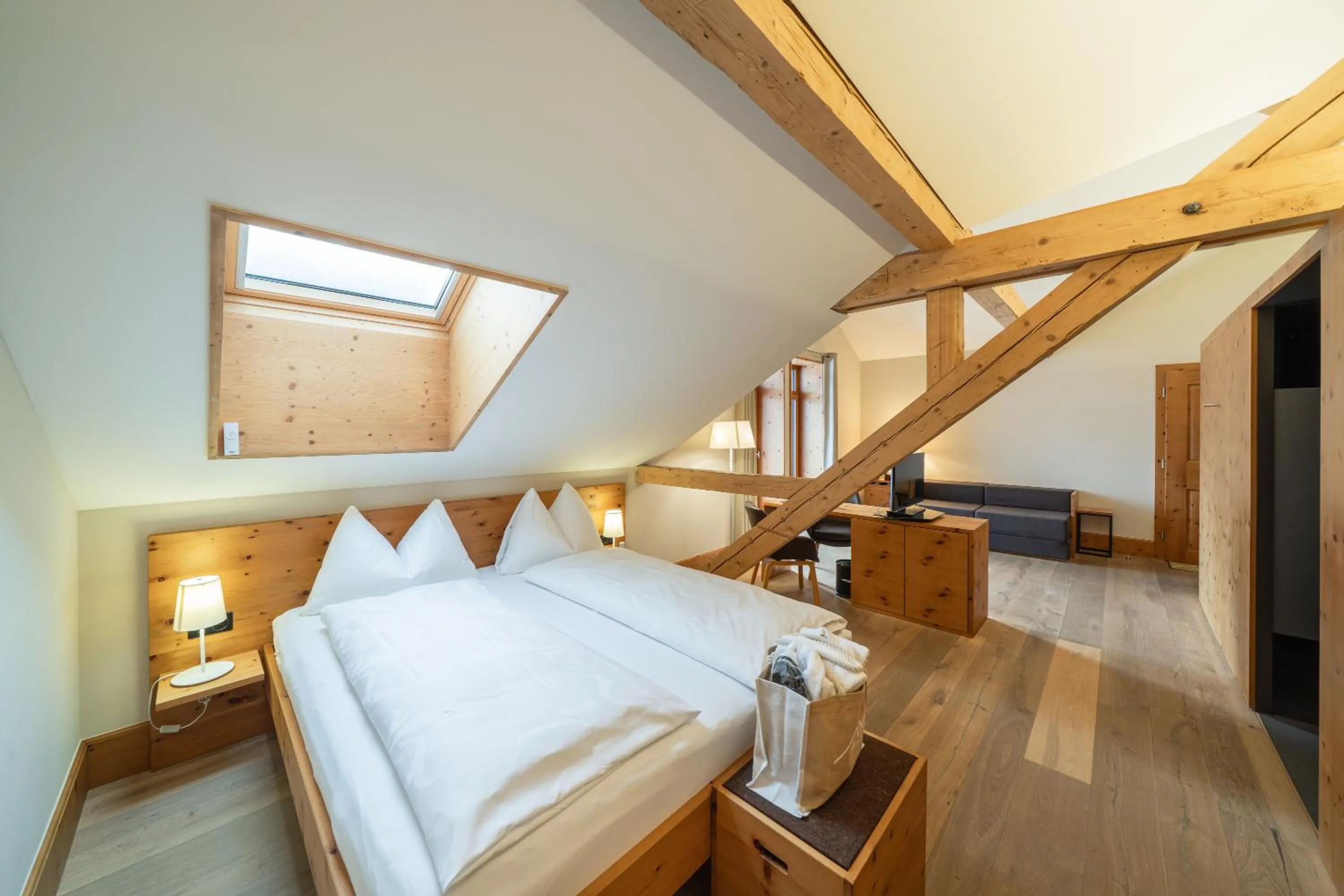 Living room, Bed in The Alpina Mountain Resort