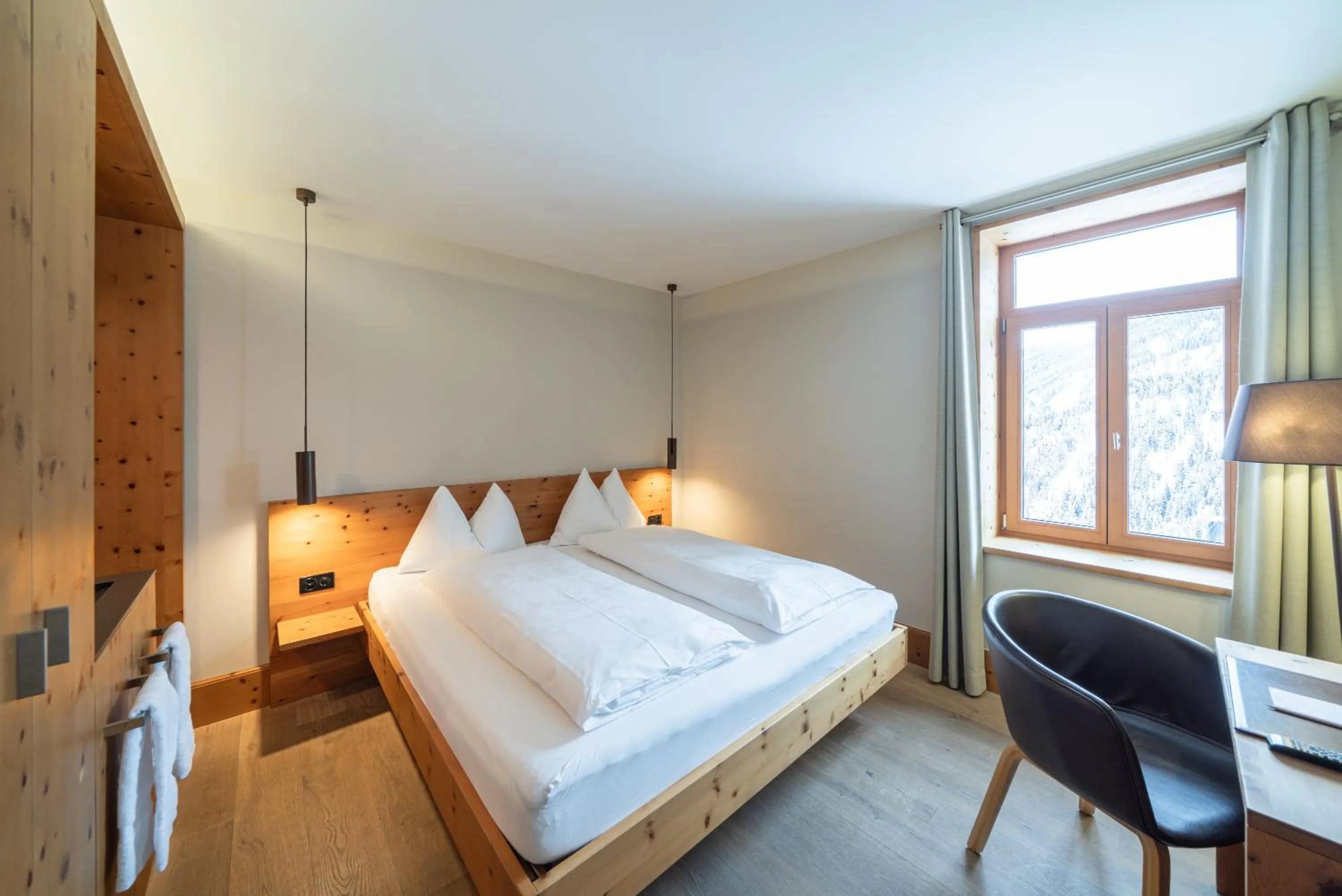 Photo of the whole room, Bed in The Alpina Mountain Resort