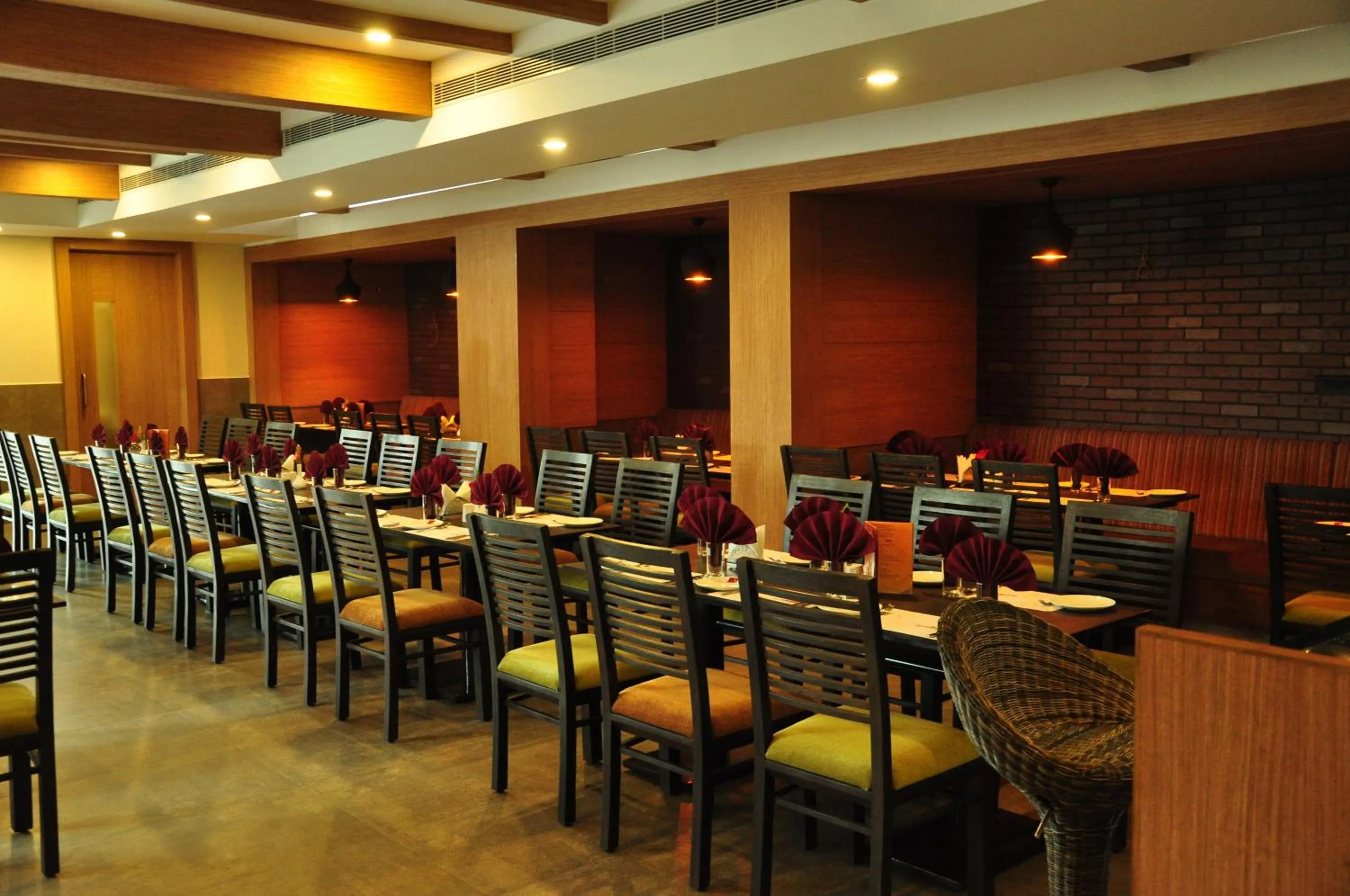 Restaurant/places to eat in Hotel Atrium