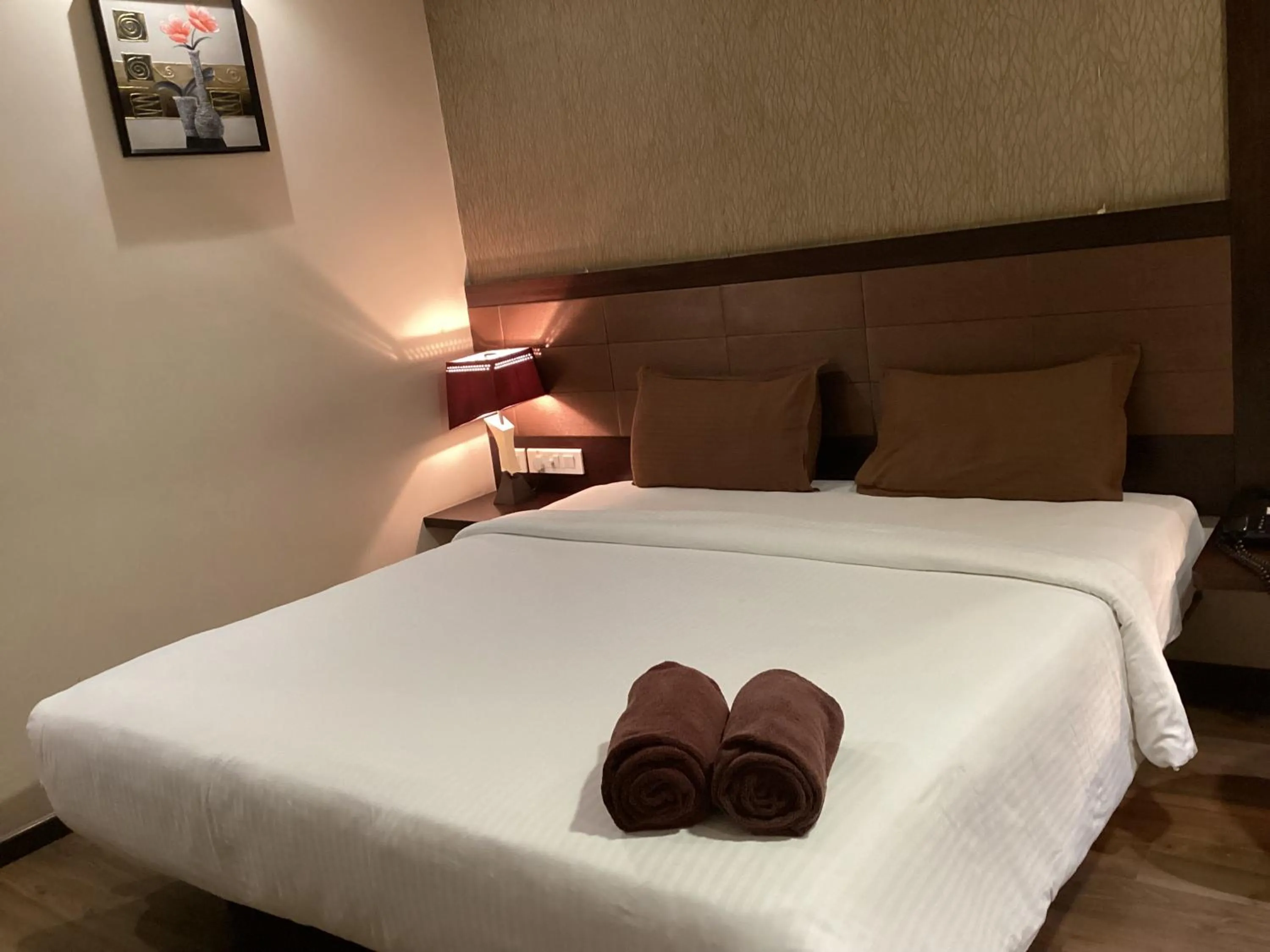 Bedroom, Bed in Hotel Atrium