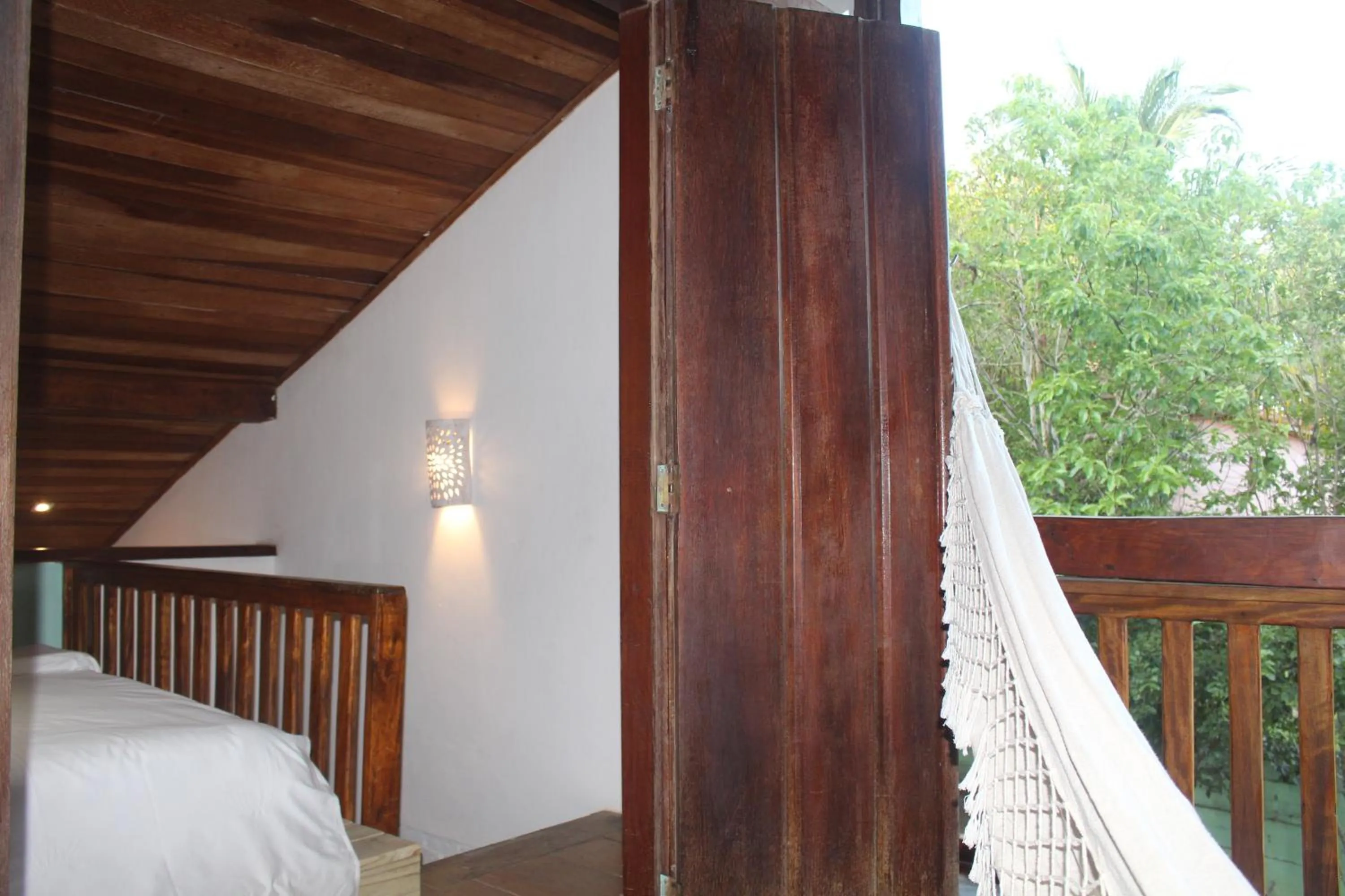 Balcony/Terrace, Bed in Calypso INN
