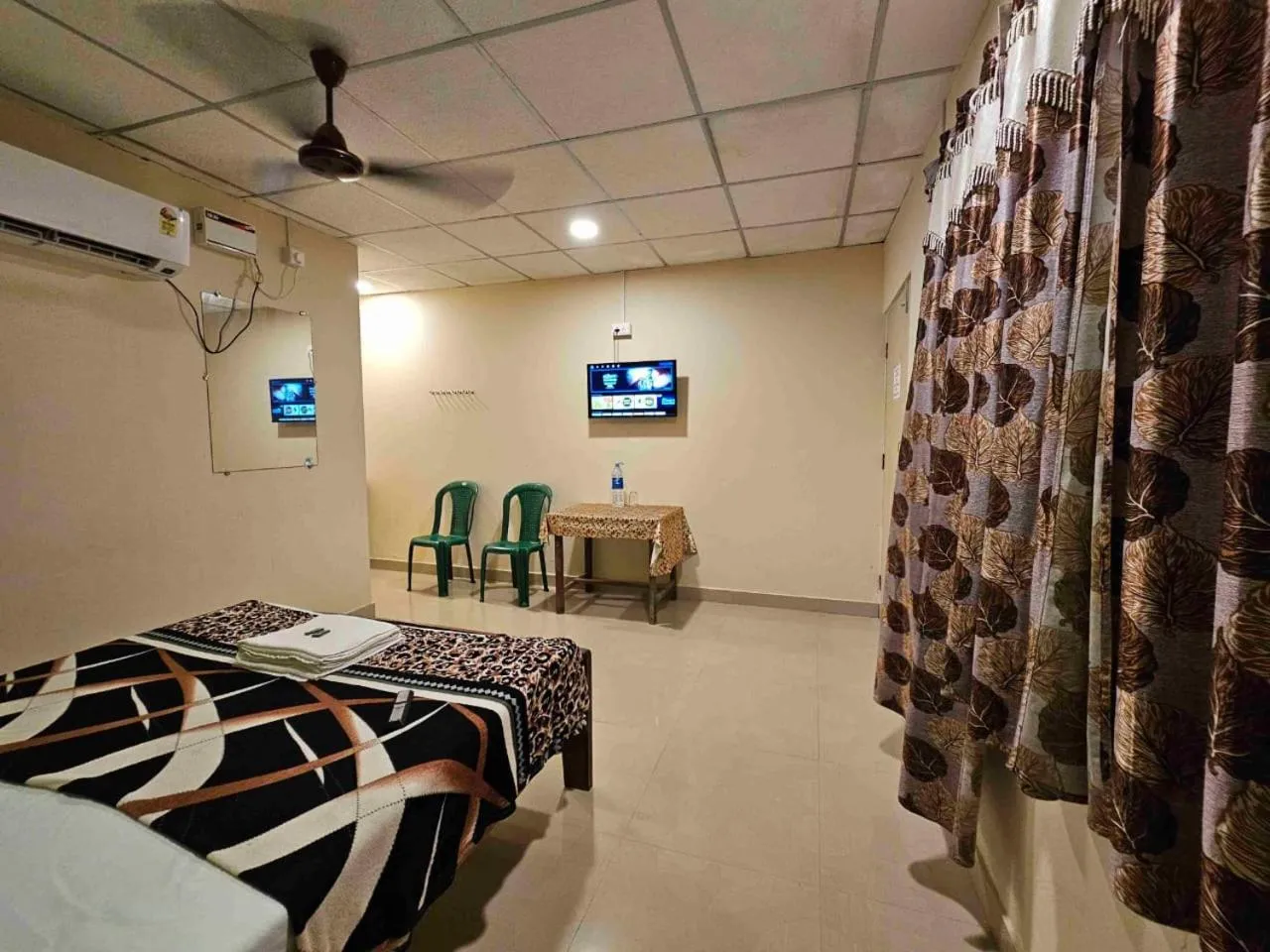 Bedroom, Bed in Havelock Harmony- Havelock Island