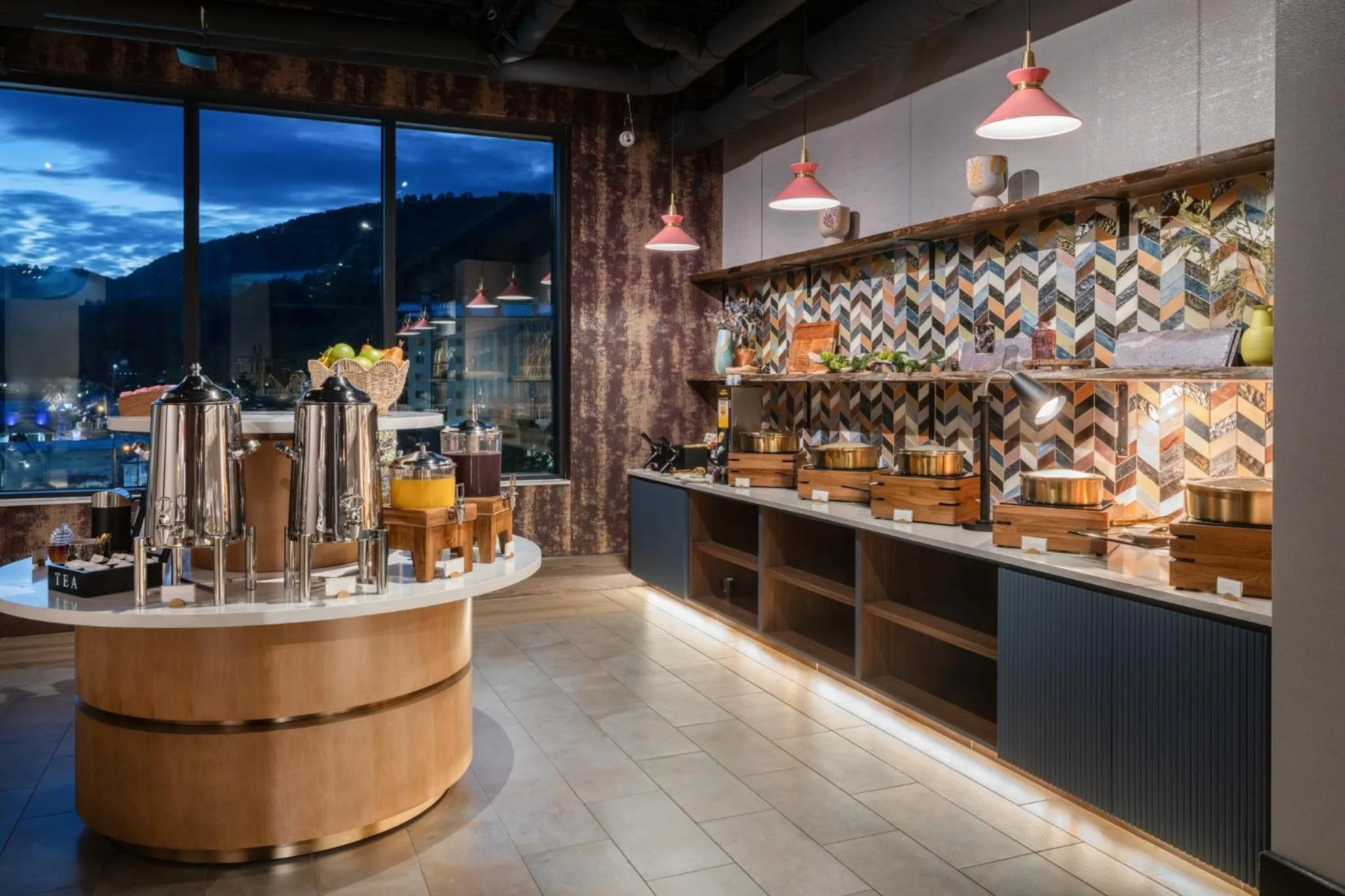 Restaurant/places to eat in Hotel Indigo Gatlinburg Downtown by IHG