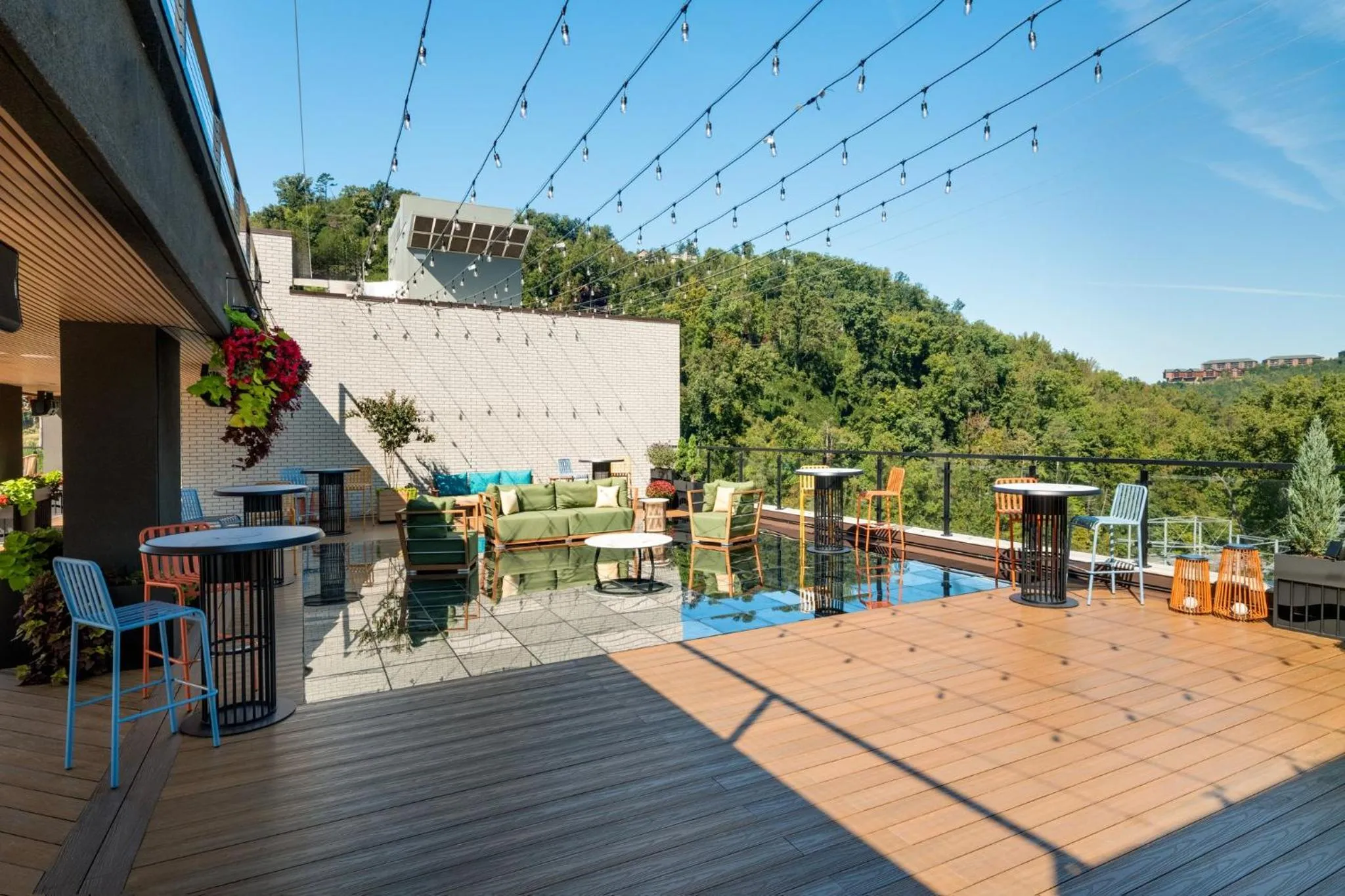 Lobby or reception in Hotel Indigo Gatlinburg Downtown by IHG