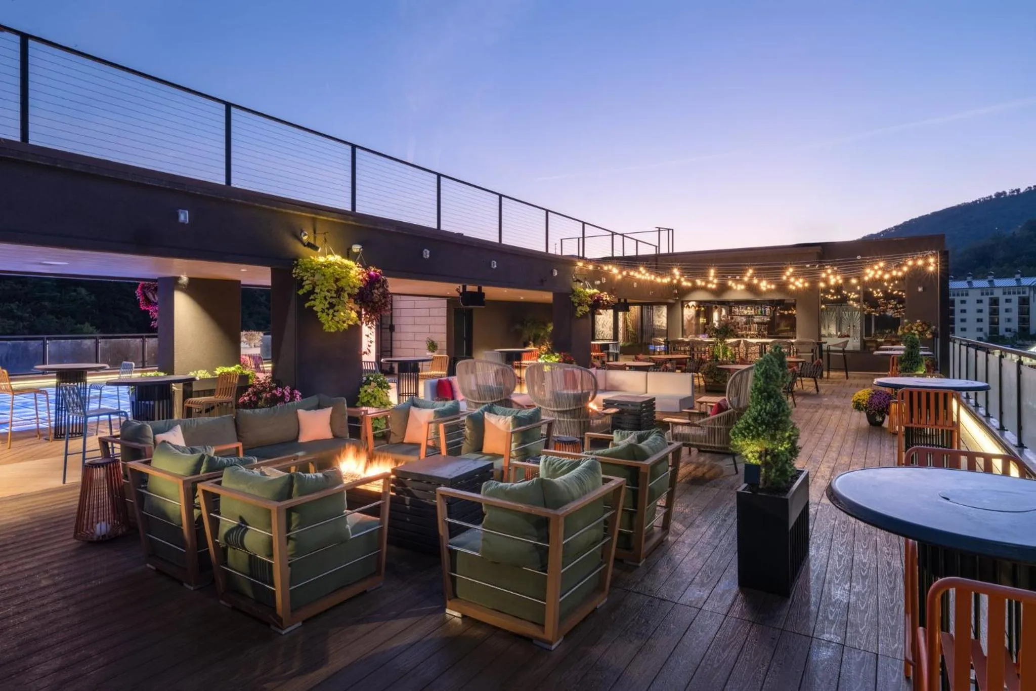 Lobby or reception in Hotel Indigo Gatlinburg Downtown by IHG