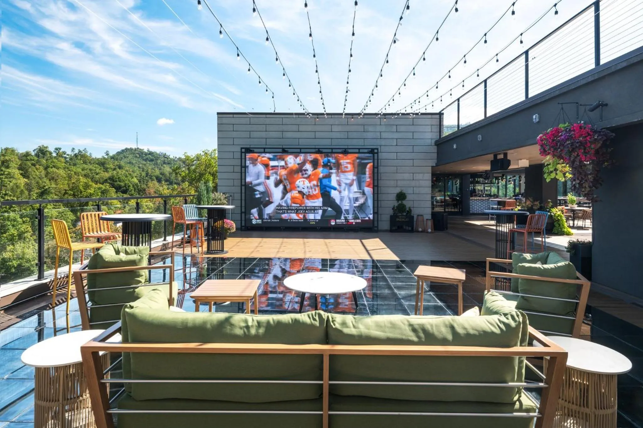 Lobby or reception in Hotel Indigo Gatlinburg Downtown by IHG