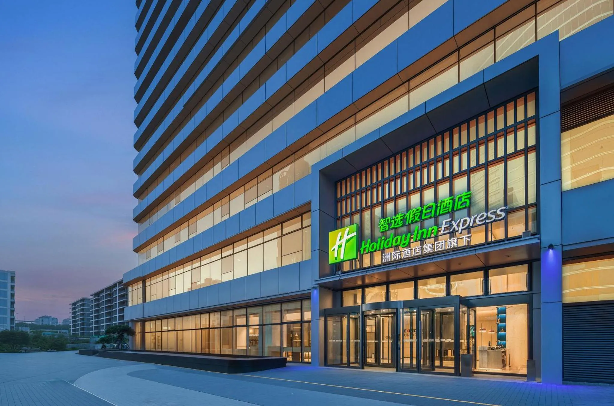 Property building in Holiday Inn Express Rizhao Oriental Colorful City