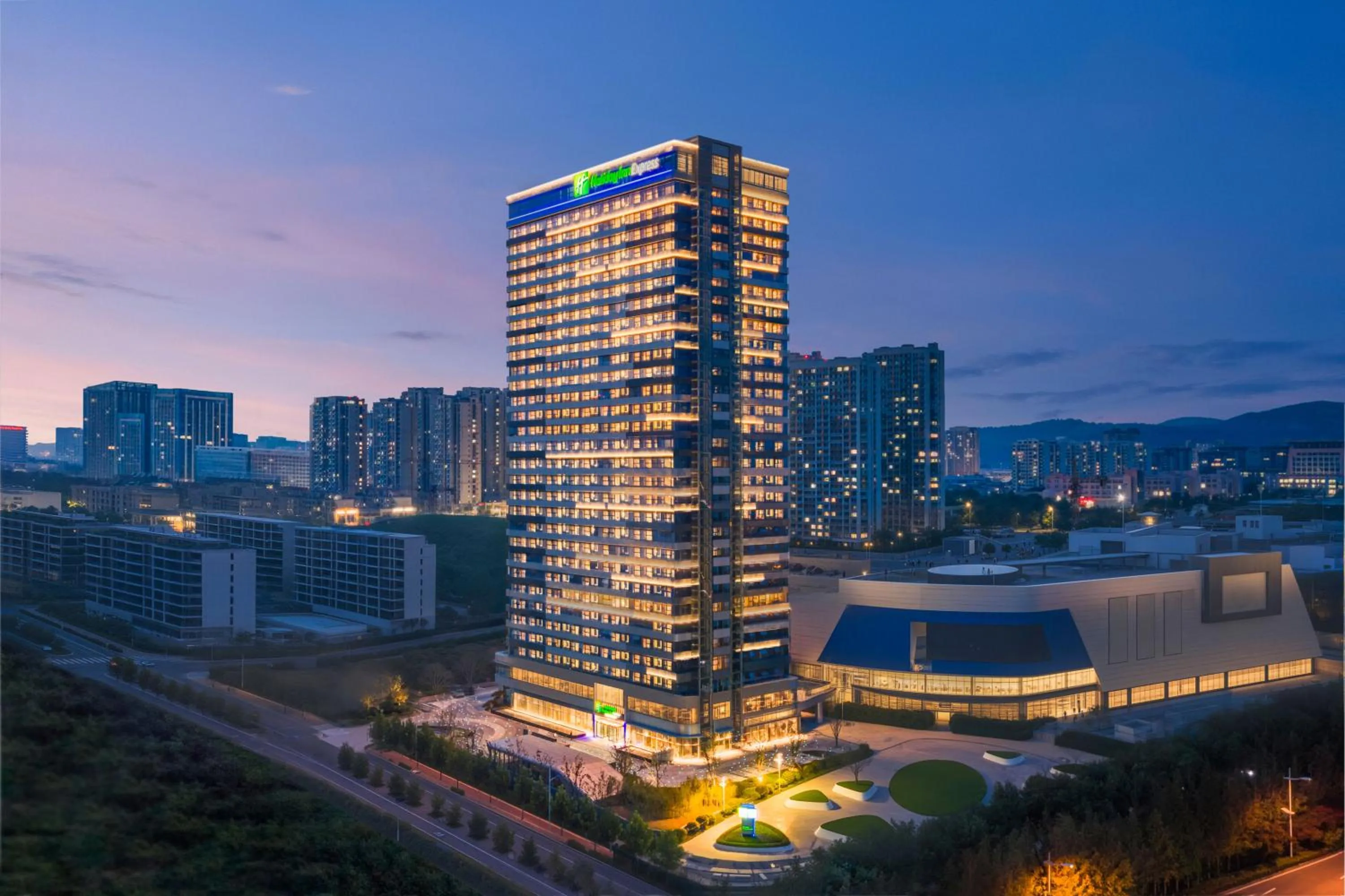 Holiday Inn Express Rizhao Oriental Colorful City