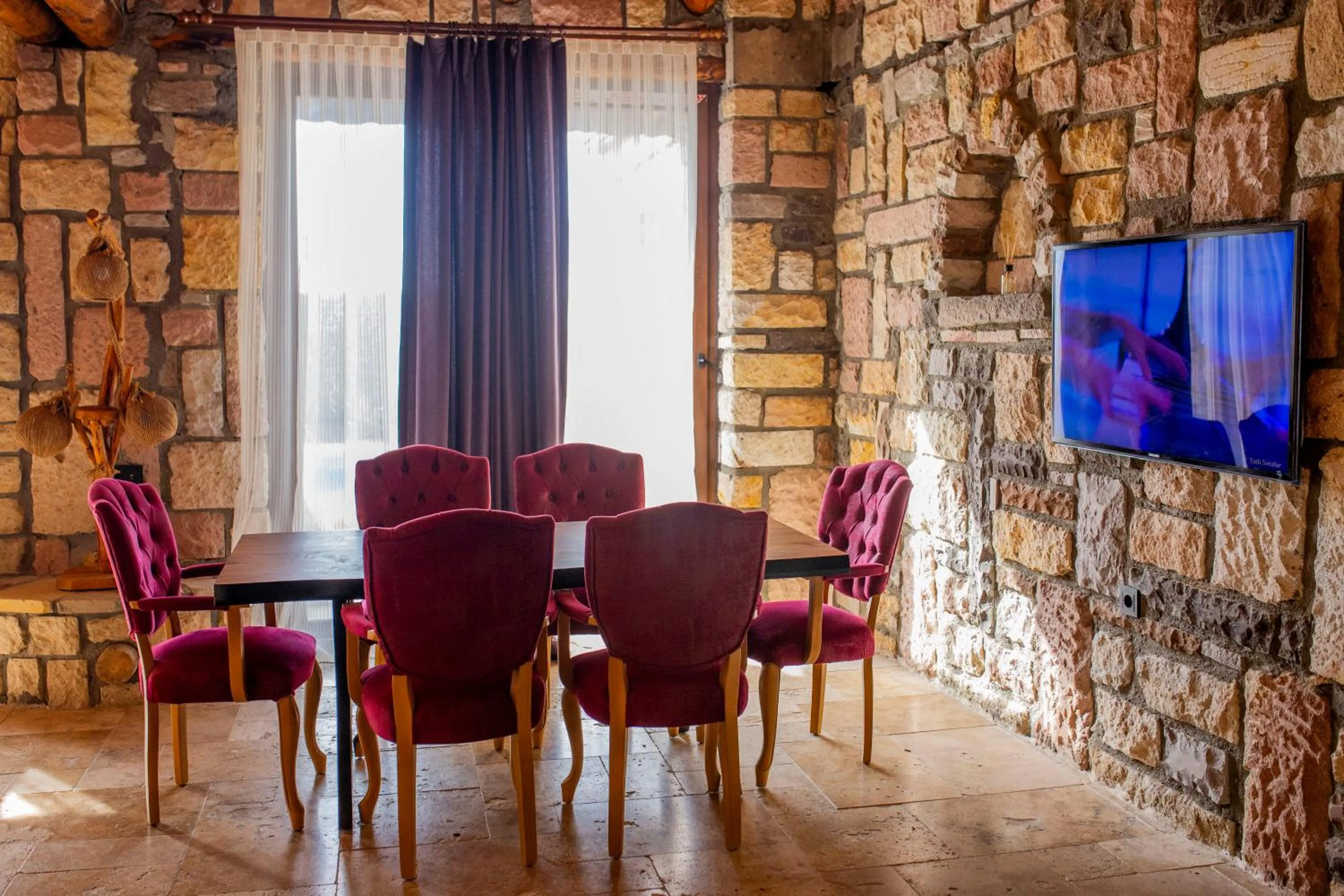 Communal lounge/ TV room in Ekinoks Hotel