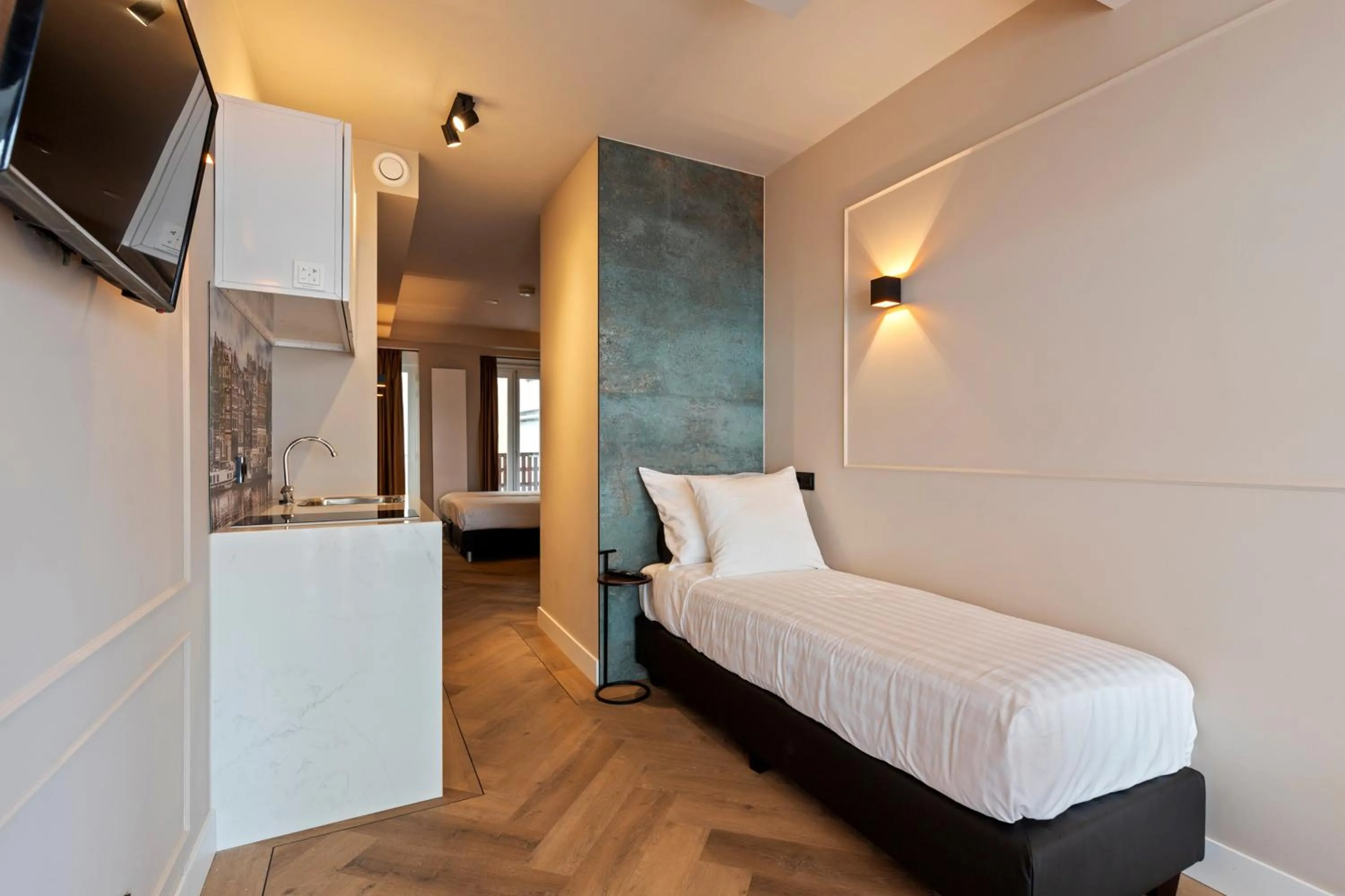 Bed in Midtown Hotel triple