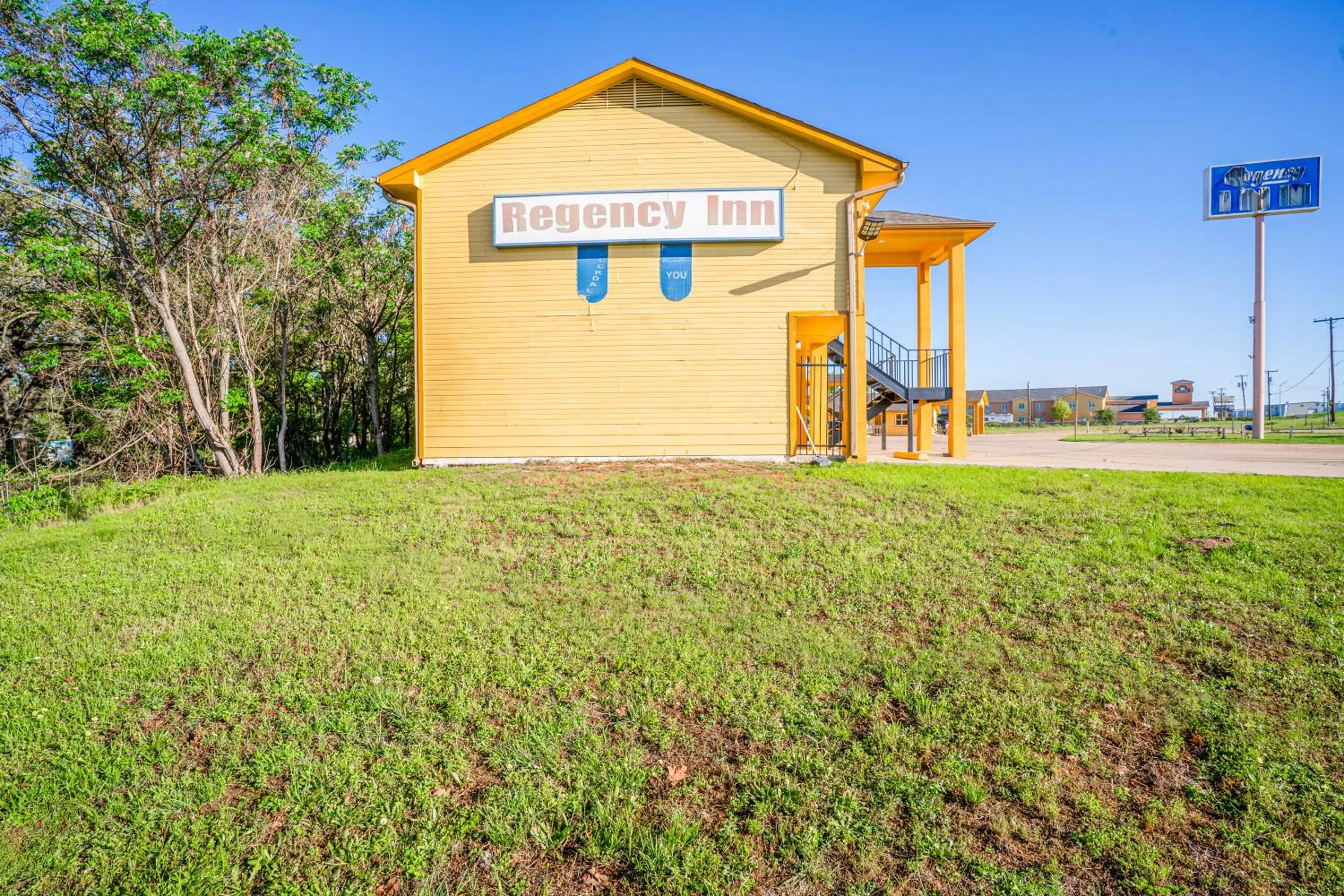 Property building in Regency Inn By OYO Rockdale TX