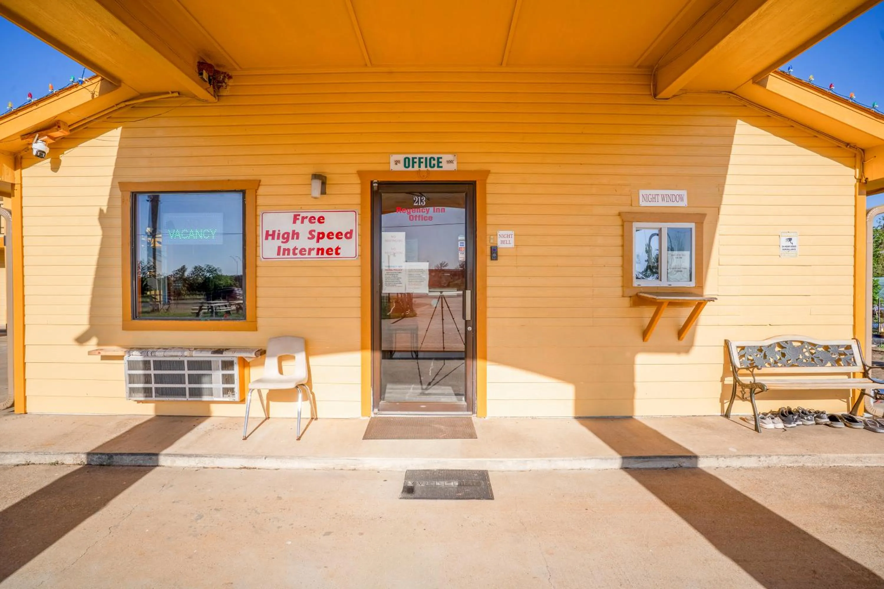 Facade/entrance in Regency Inn By OYO Rockdale TX