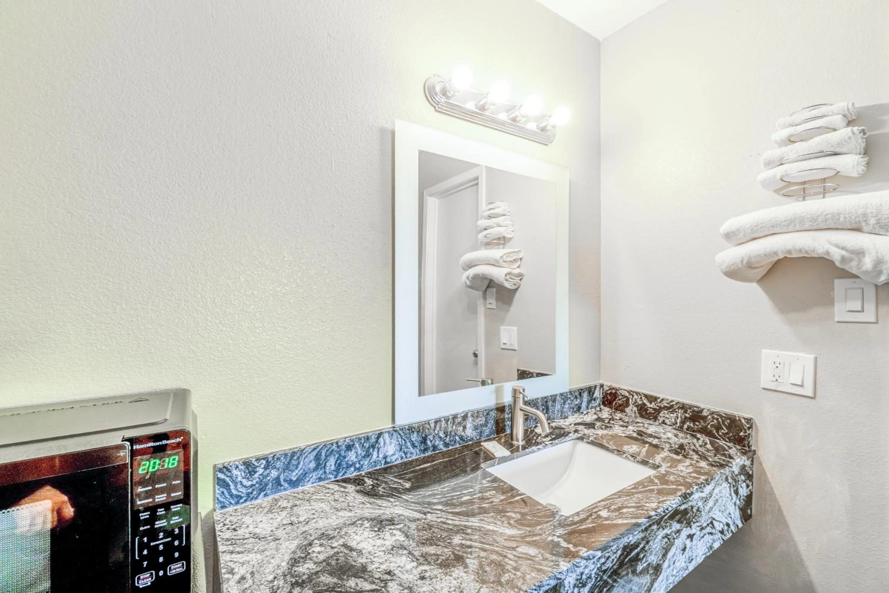 Bathroom in Regency Inn By OYO Rockdale TX