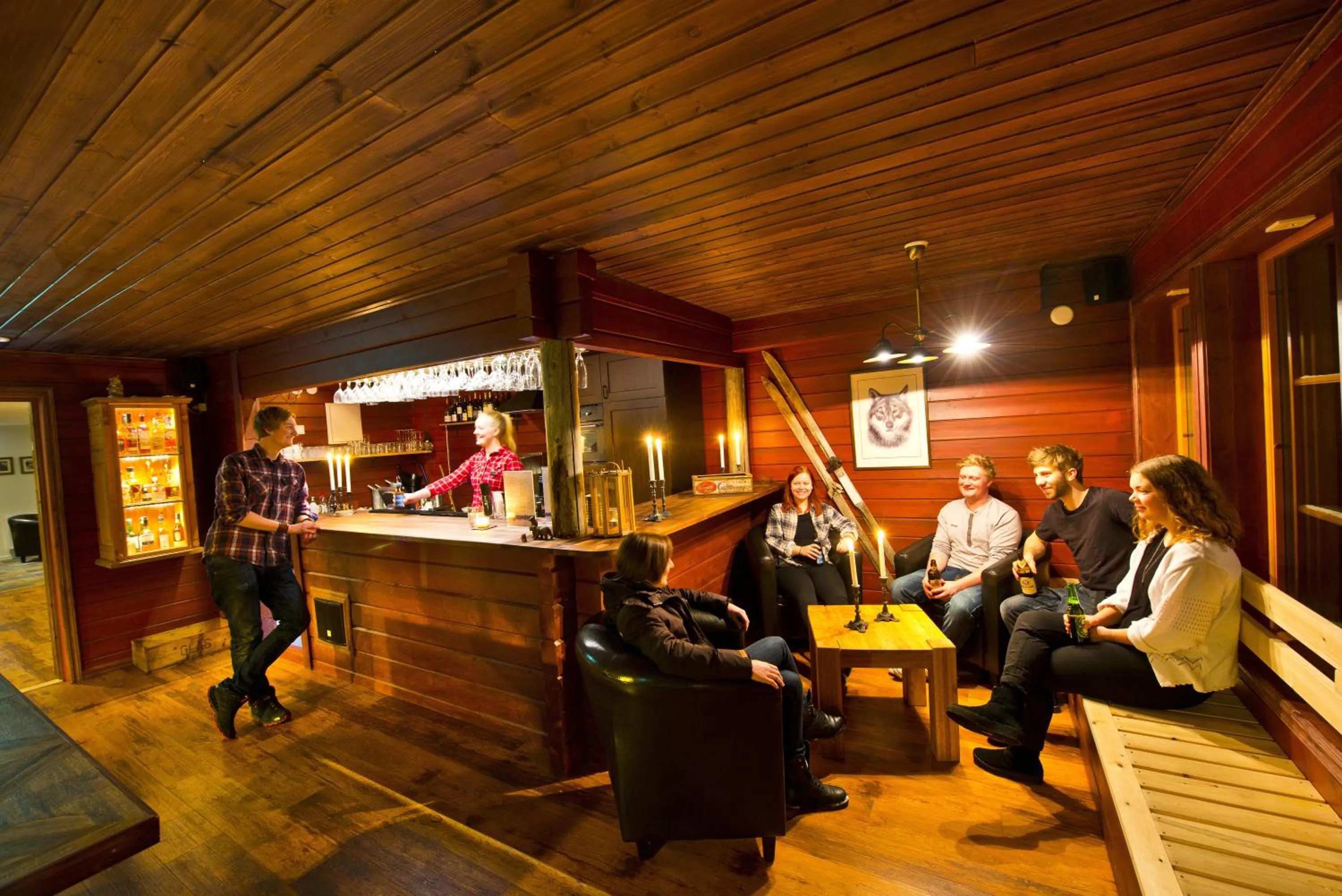 Lounge or bar in Pinetree Lodge