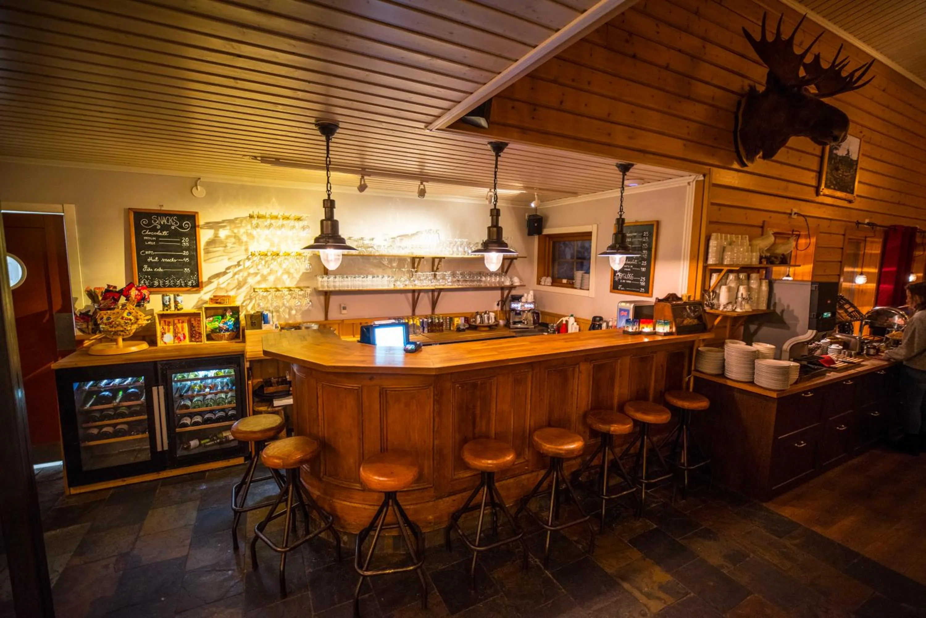 Breakfast in Pinetree Lodge