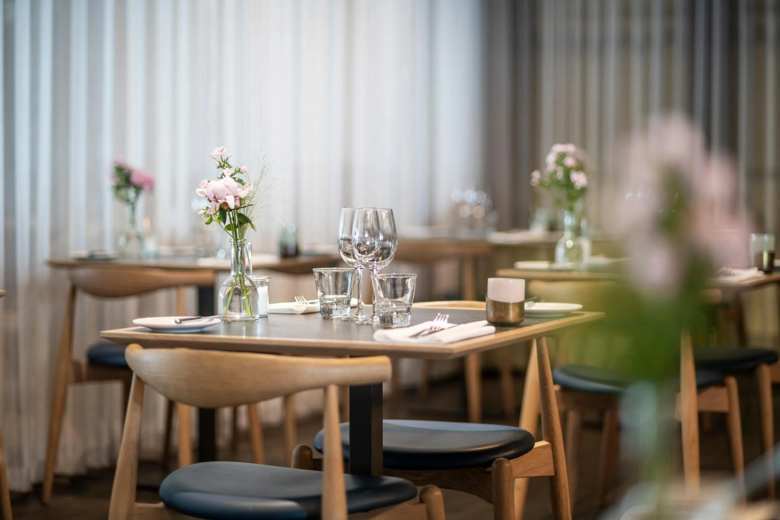 Restaurant/places to eat in Quality Hotel View