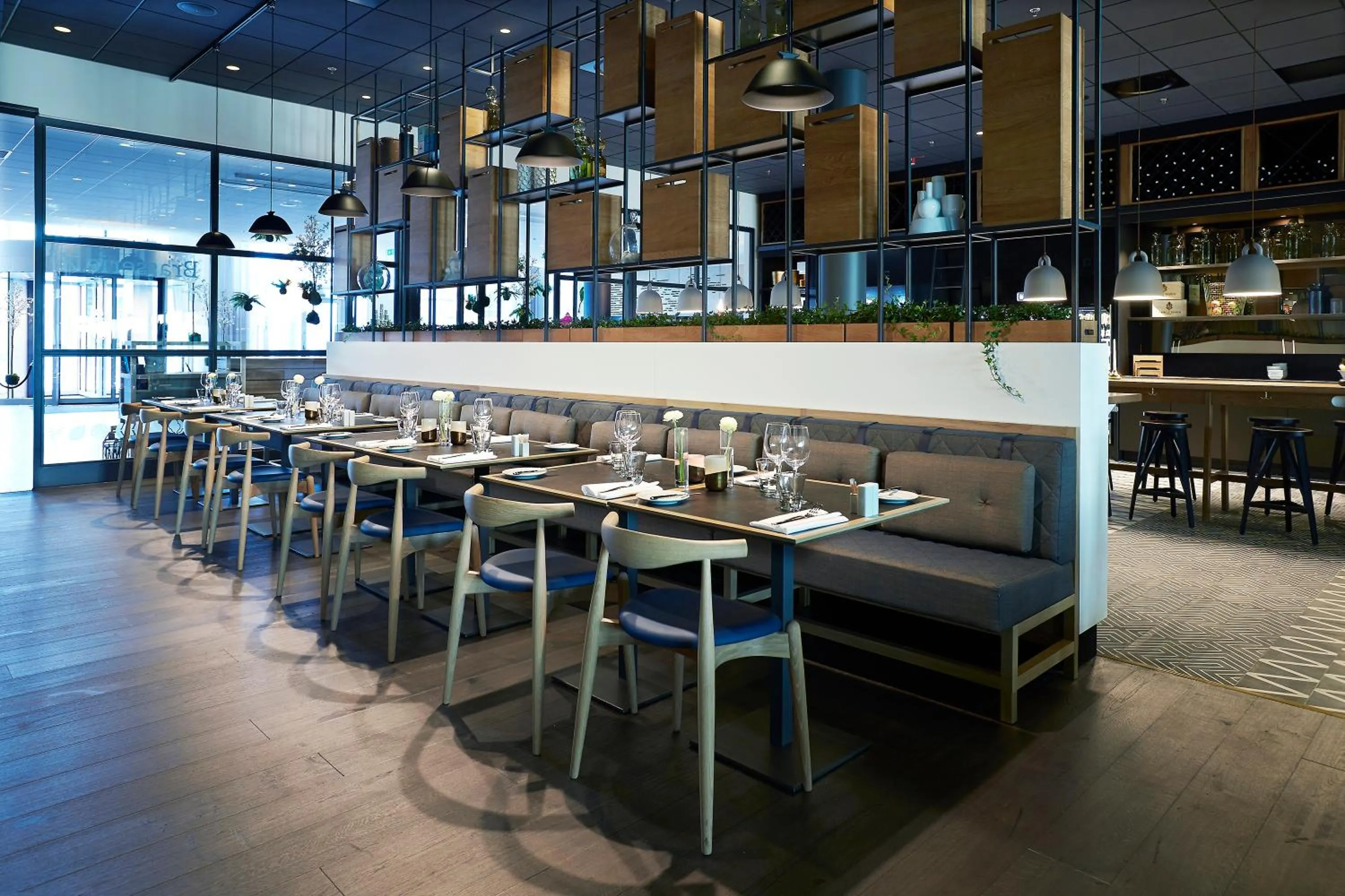 Restaurant/places to eat in Quality Hotel View