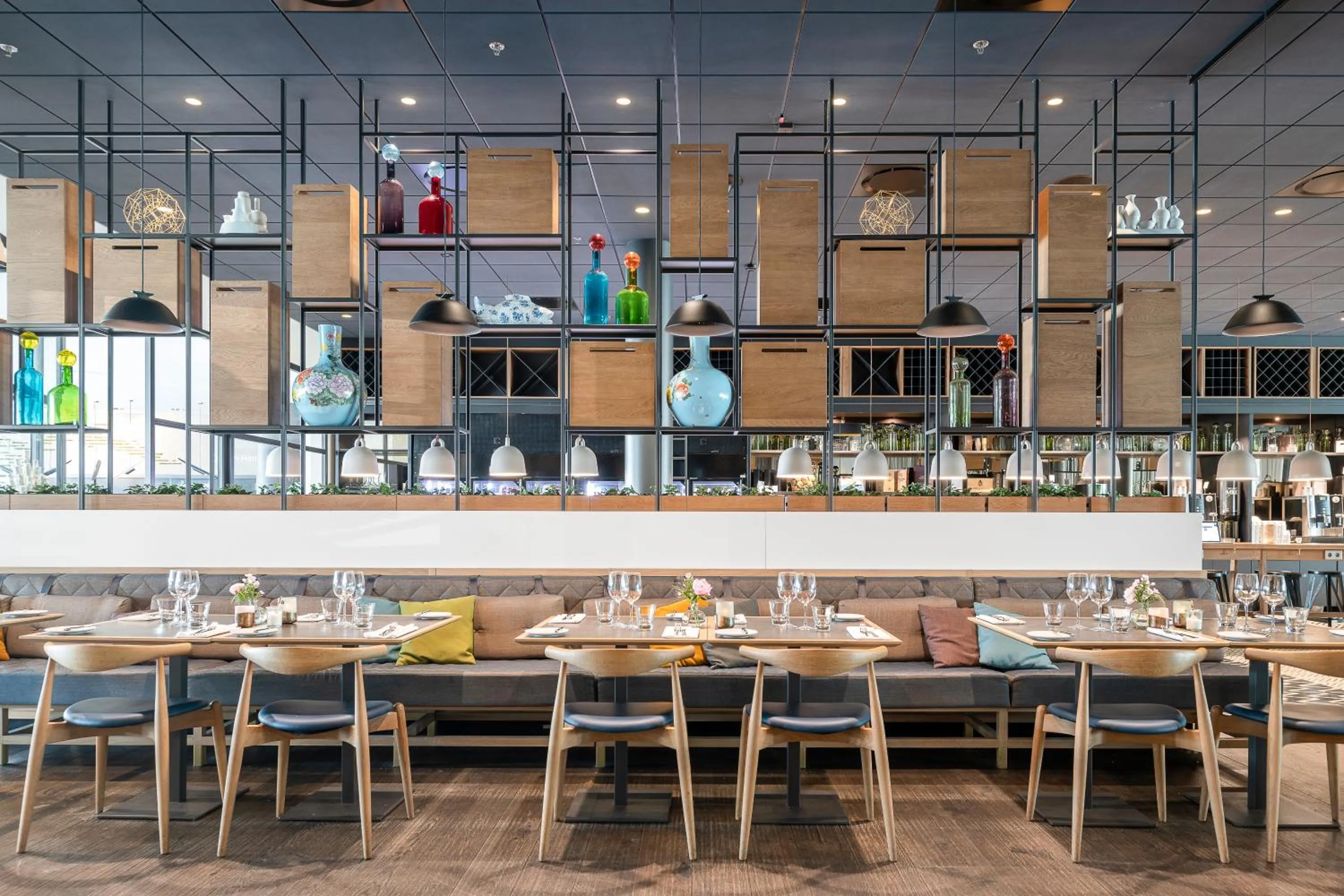 Restaurant/places to eat in Quality Hotel View