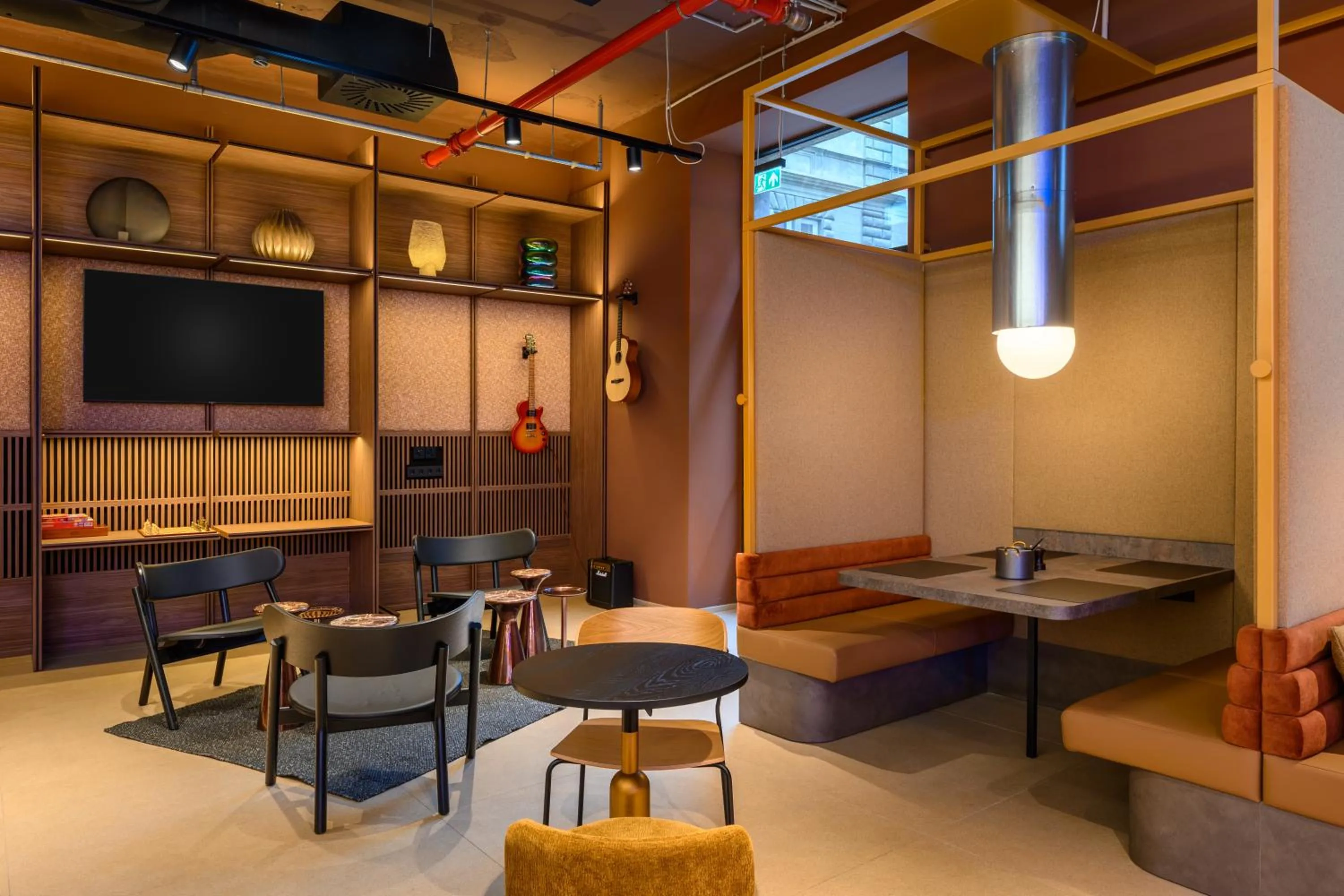 TV and multimedia in You Hotel Budapest - Handwritten Collection