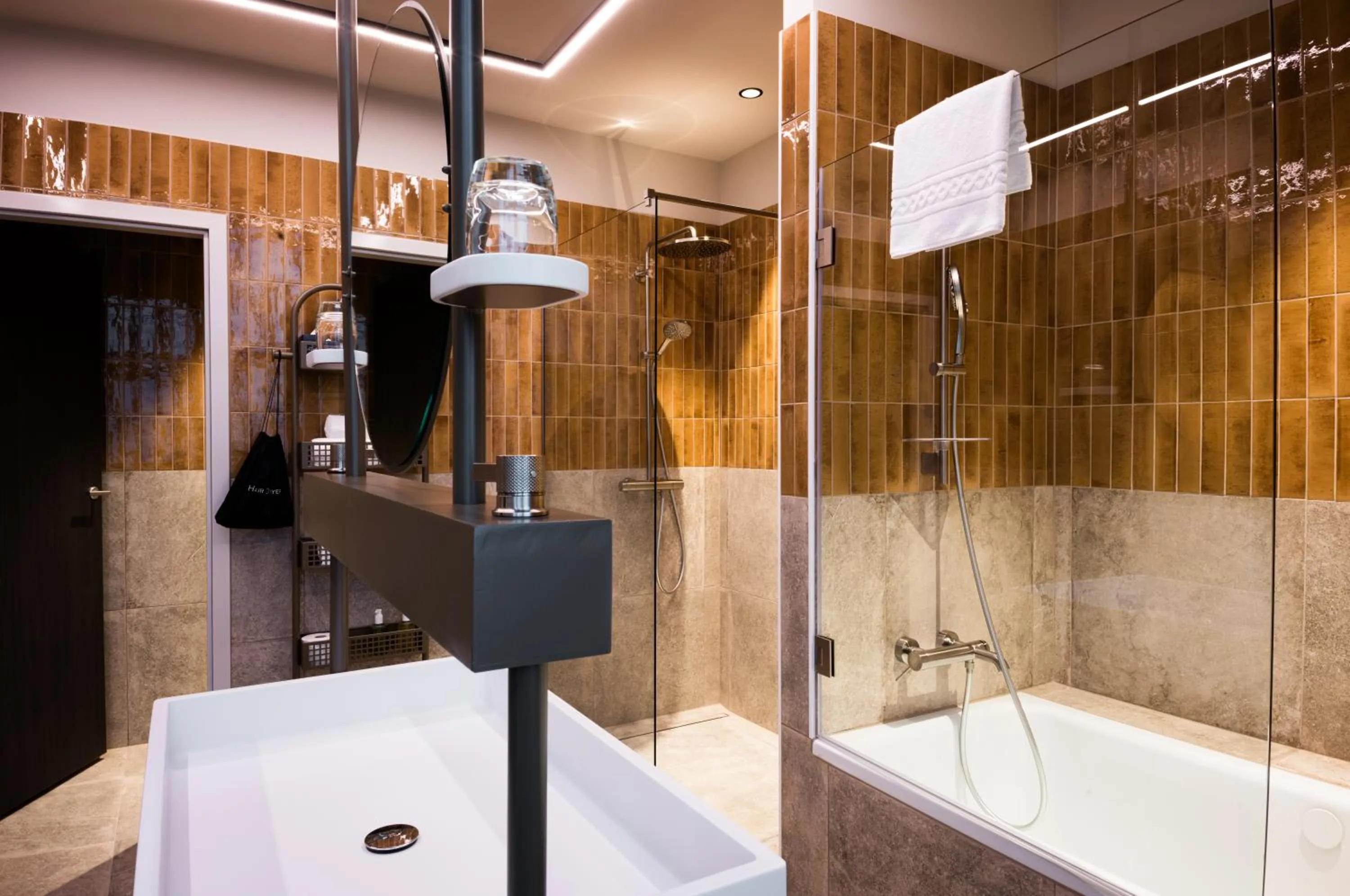 Bathroom in You Hotel Budapest - Handwritten Collection