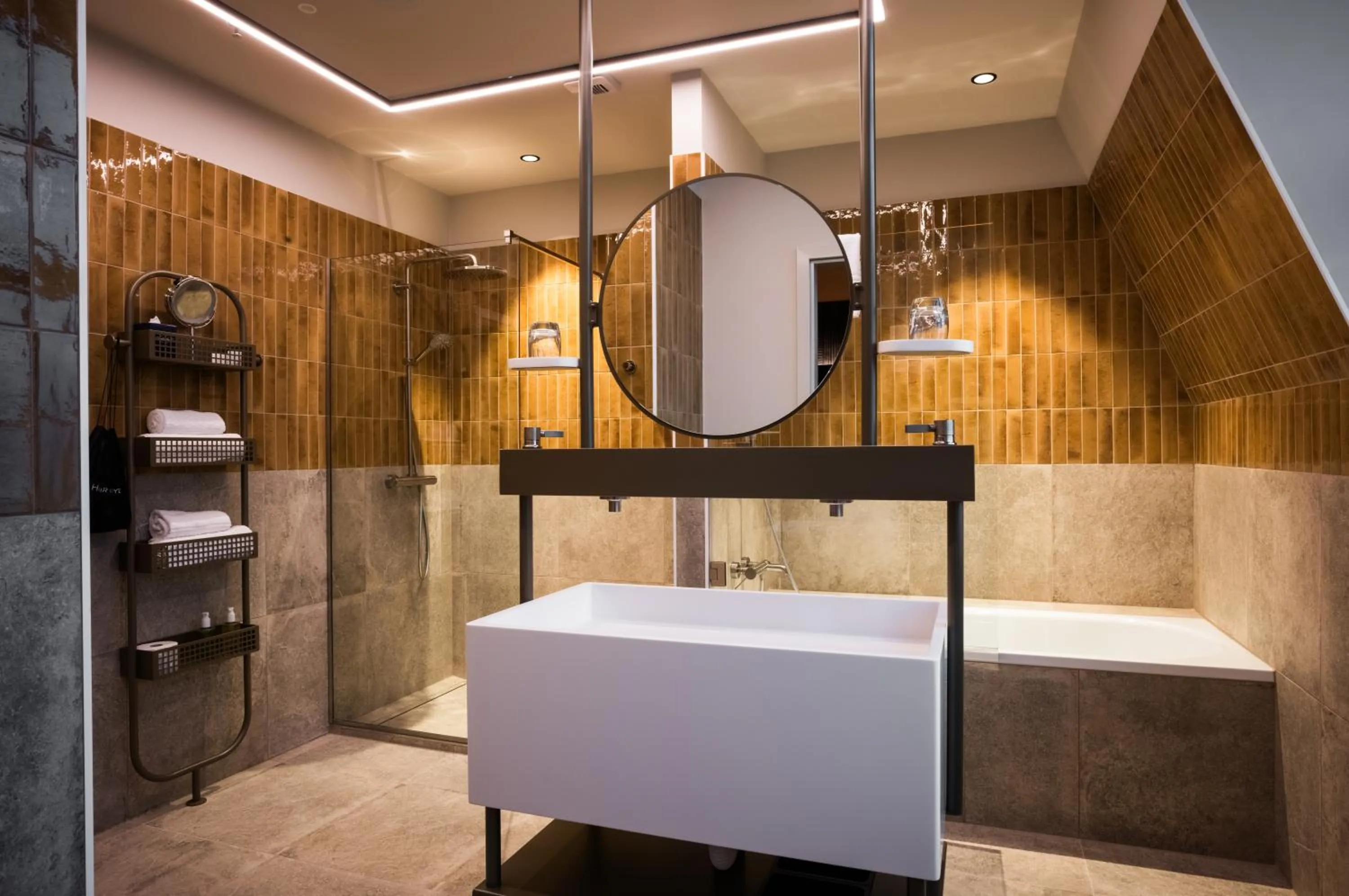 Bathroom in You Hotel Budapest - Handwritten Collection