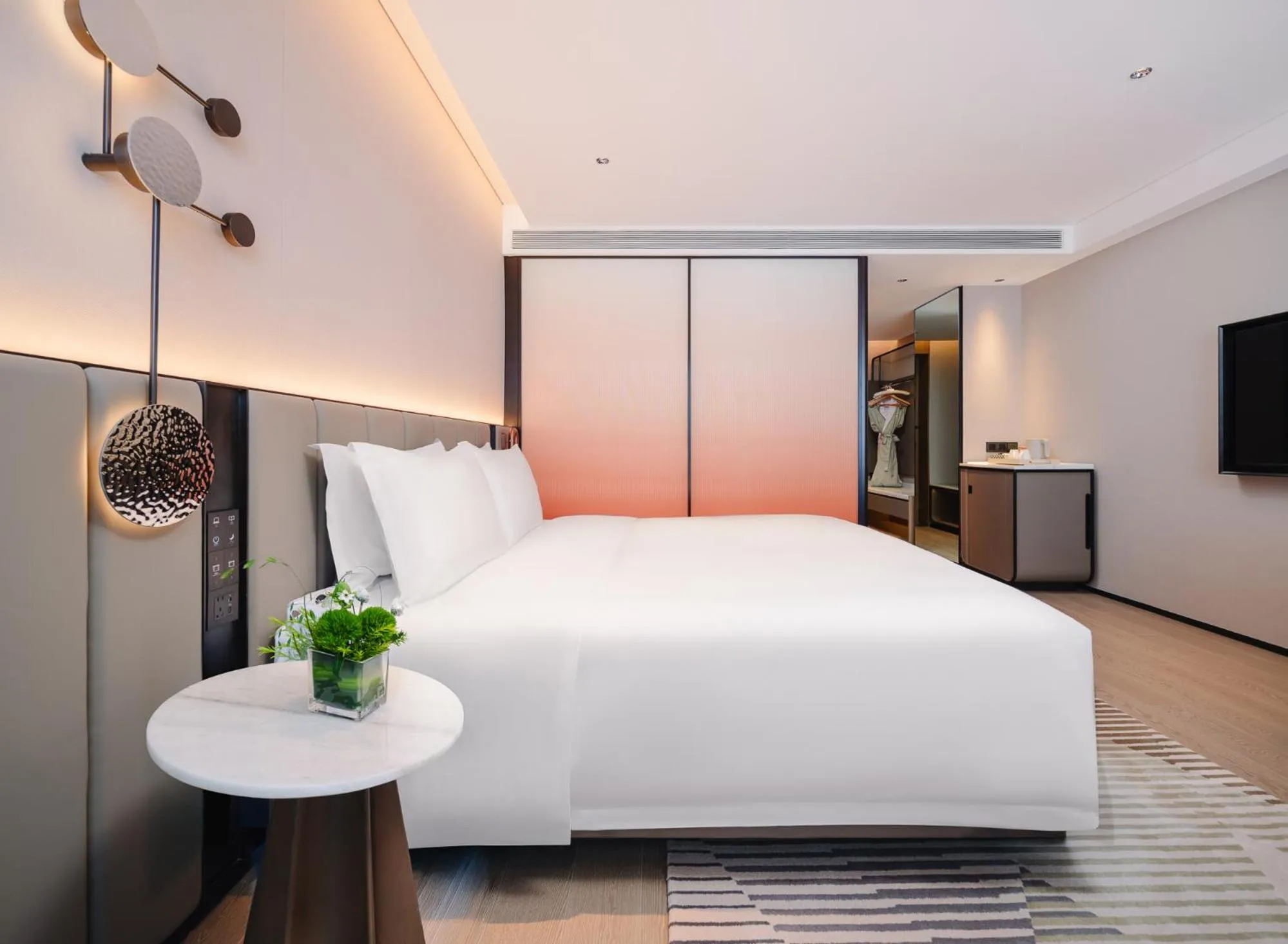 Bed in Novotel Xiamen Downtown