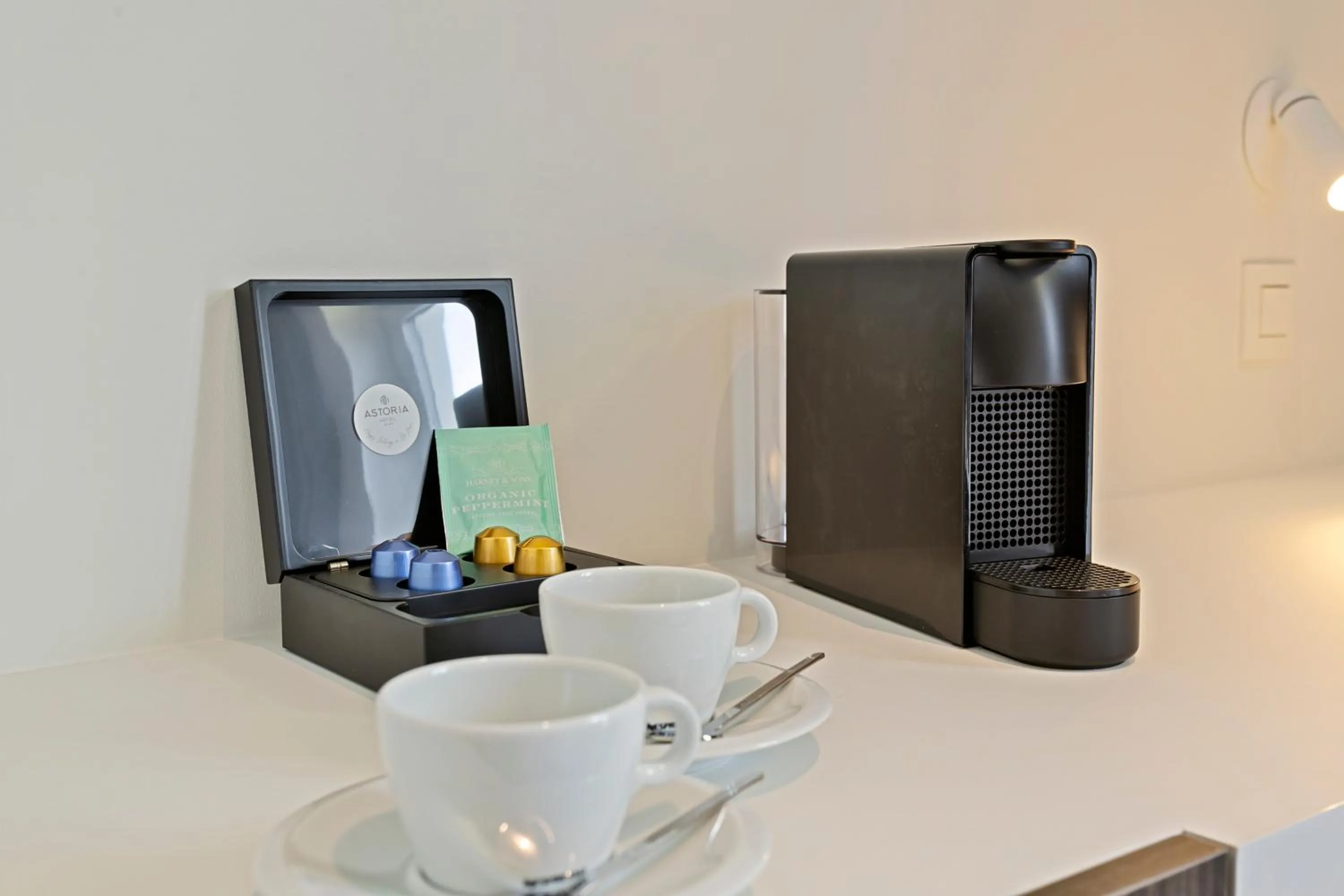 Coffee/tea facilities in Hotel Astoria