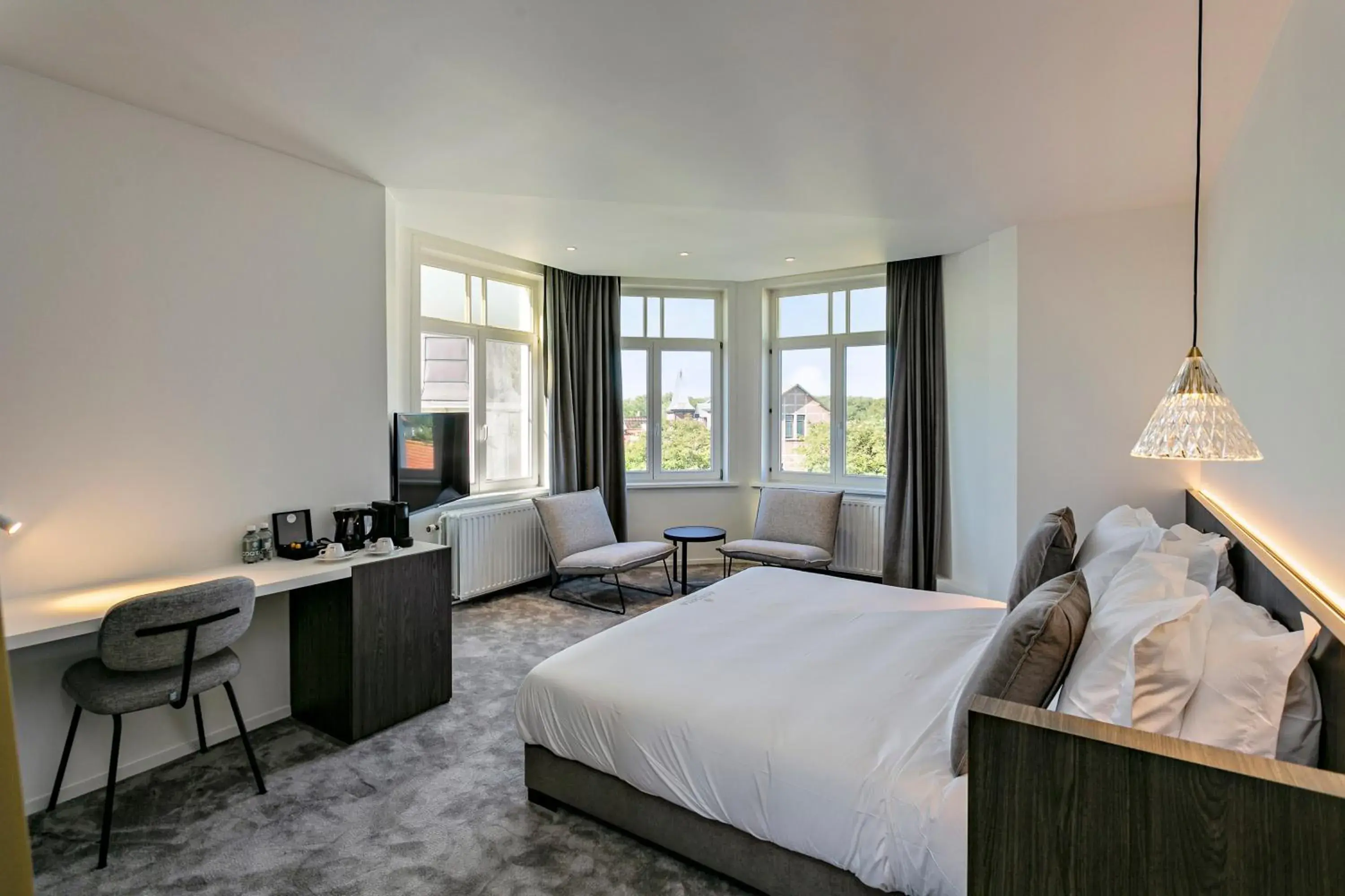 Luxury Corner Suite in Hotel Astoria Luxury Corner Suite in Hotel Astoria