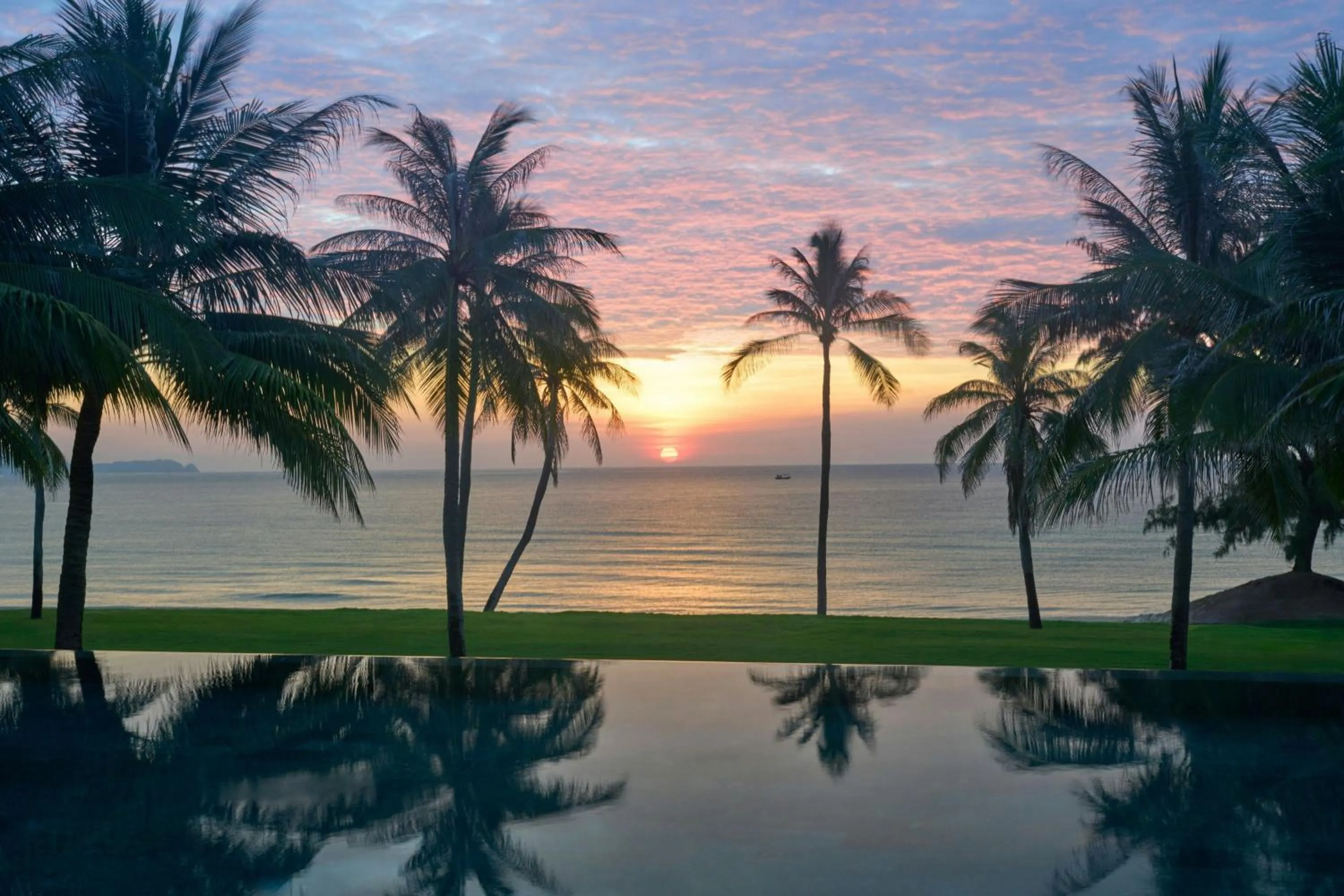 Swimming pool in JW Marriott Cam Ranh Bay Resort & Spa