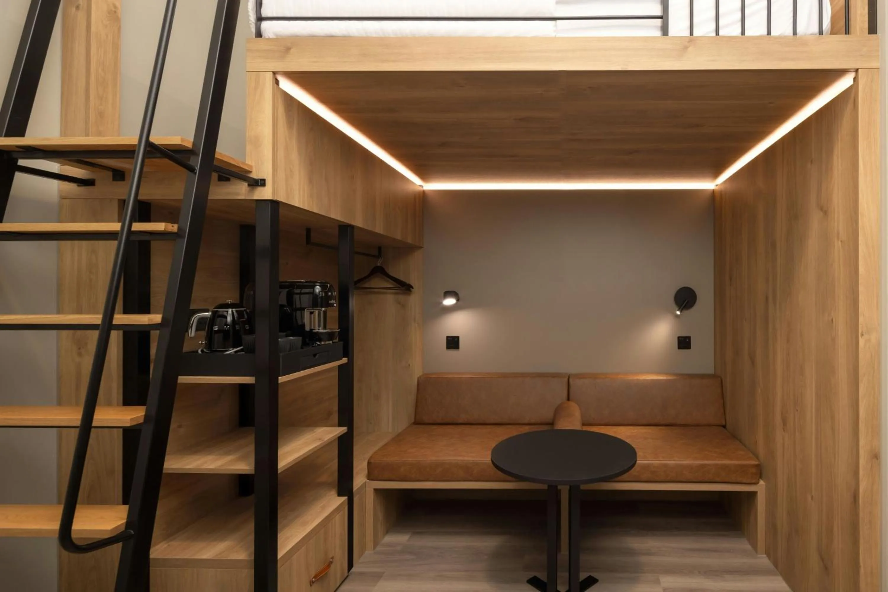 Photo of the whole room in Moxy London Piccadilly Circus