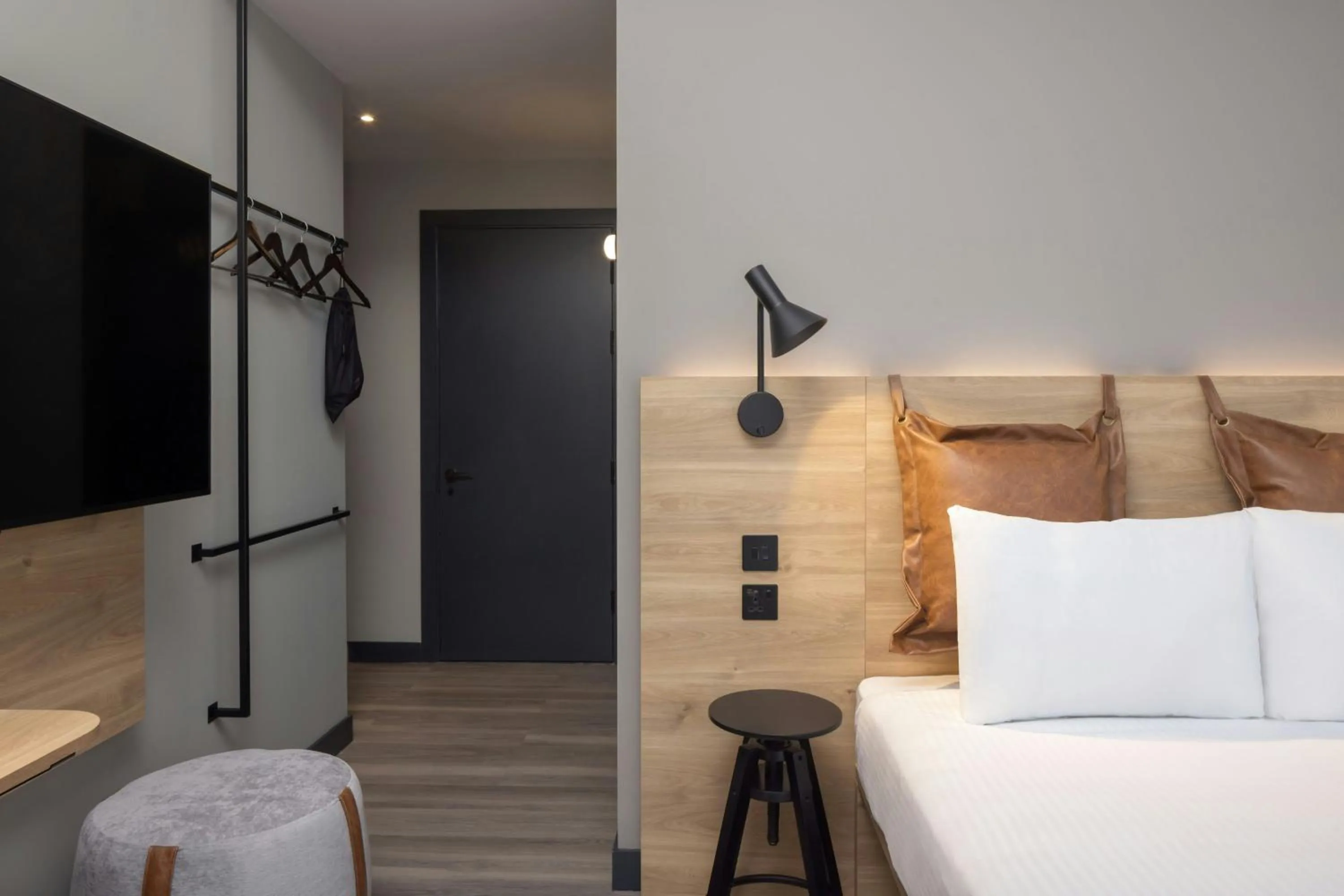 Bedroom, Bed in Moxy London Piccadilly Circus
